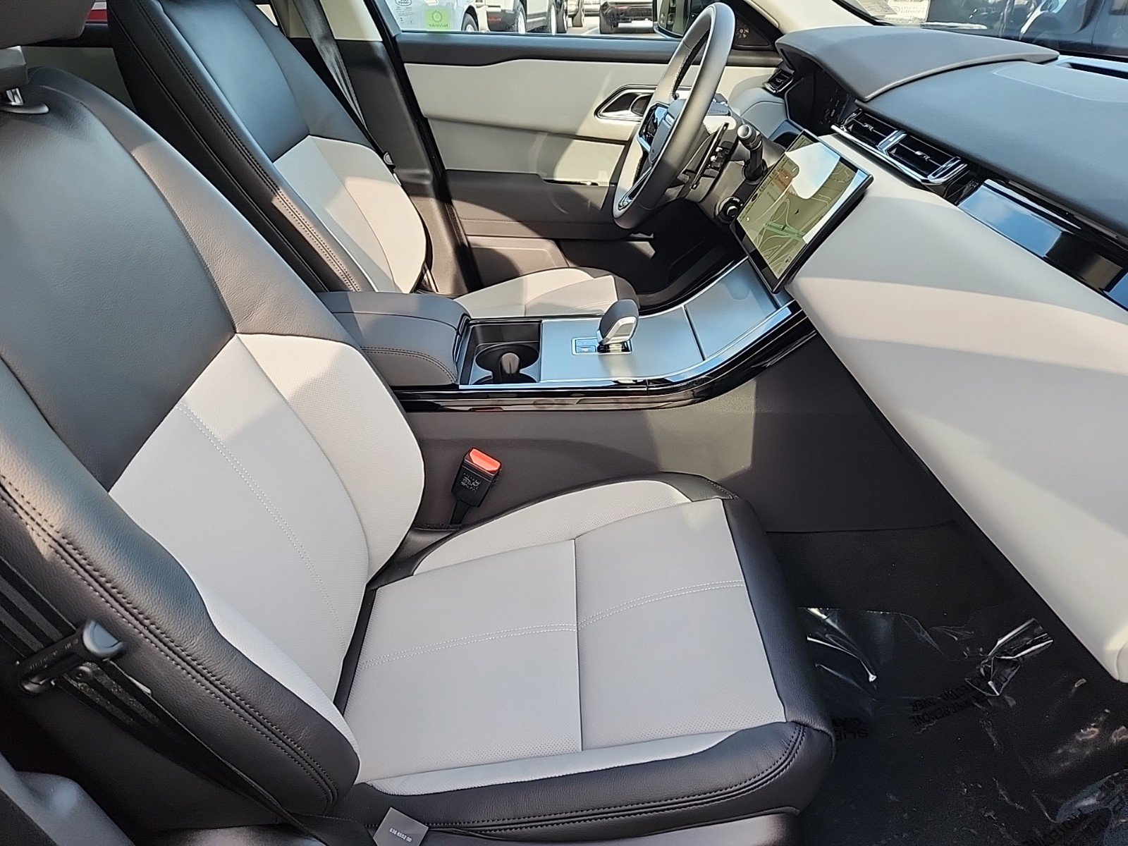 2025 Land Rover Range Rover Velar P250 S photo 3