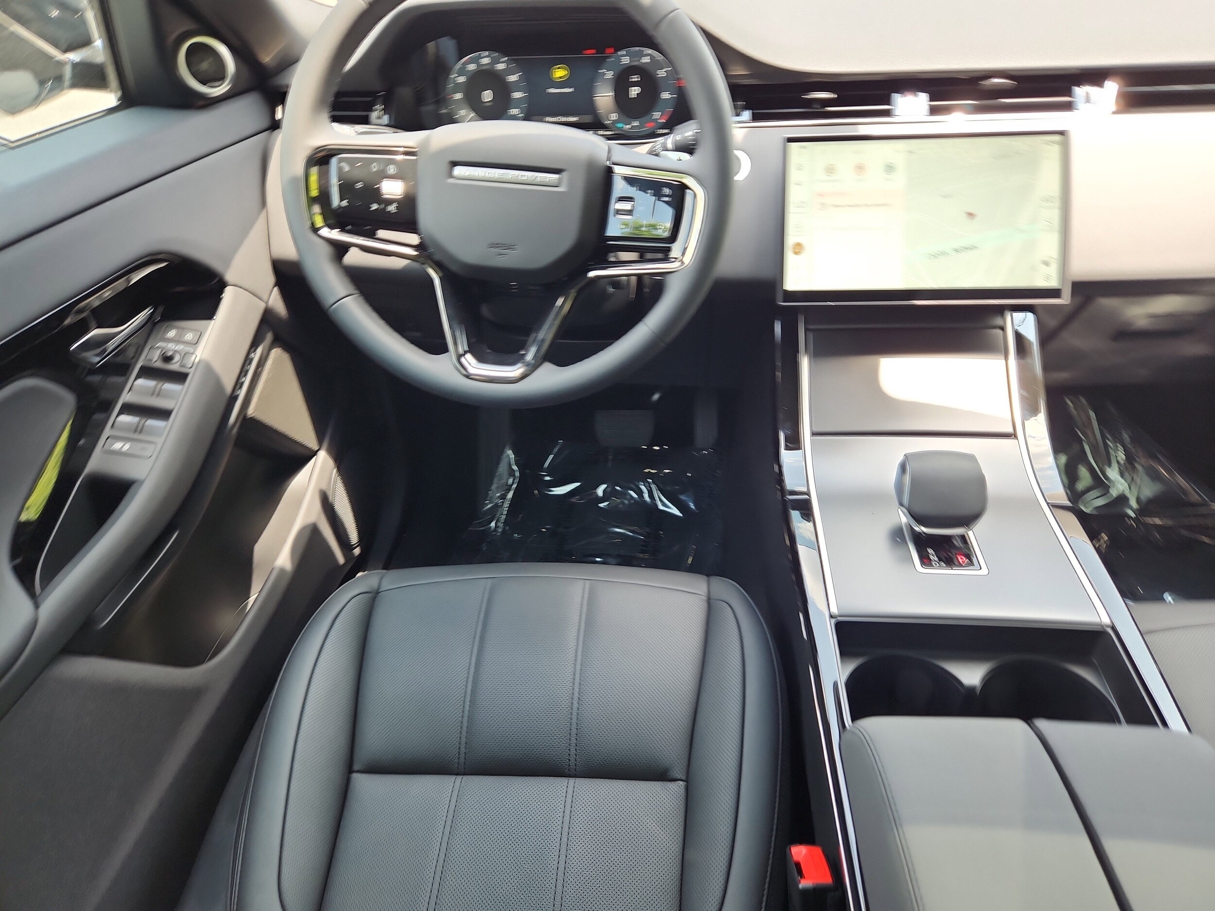 2026 Land Rover Range Rover Evoque S photo 4