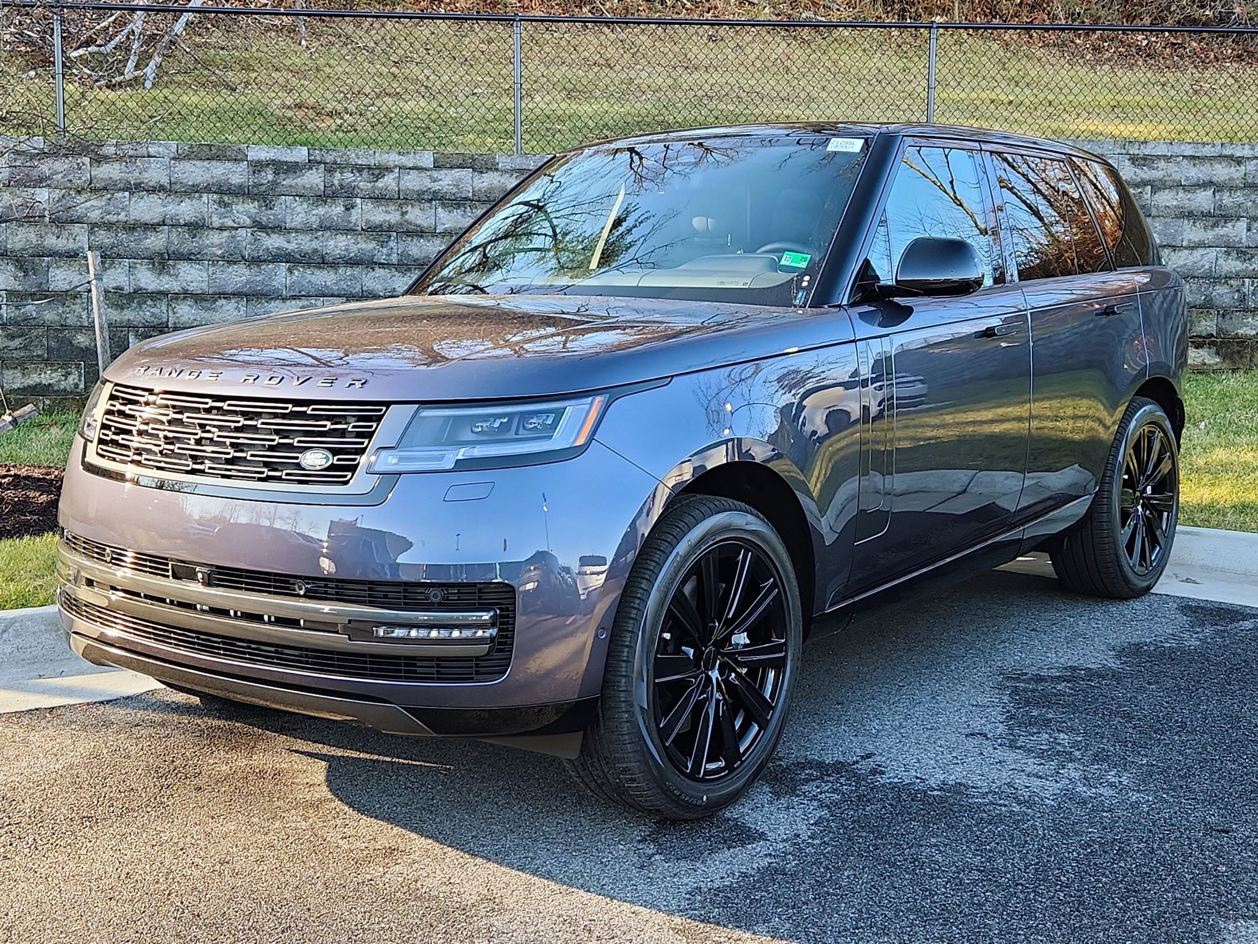 2026 Land Rover Range Rover SE's photo