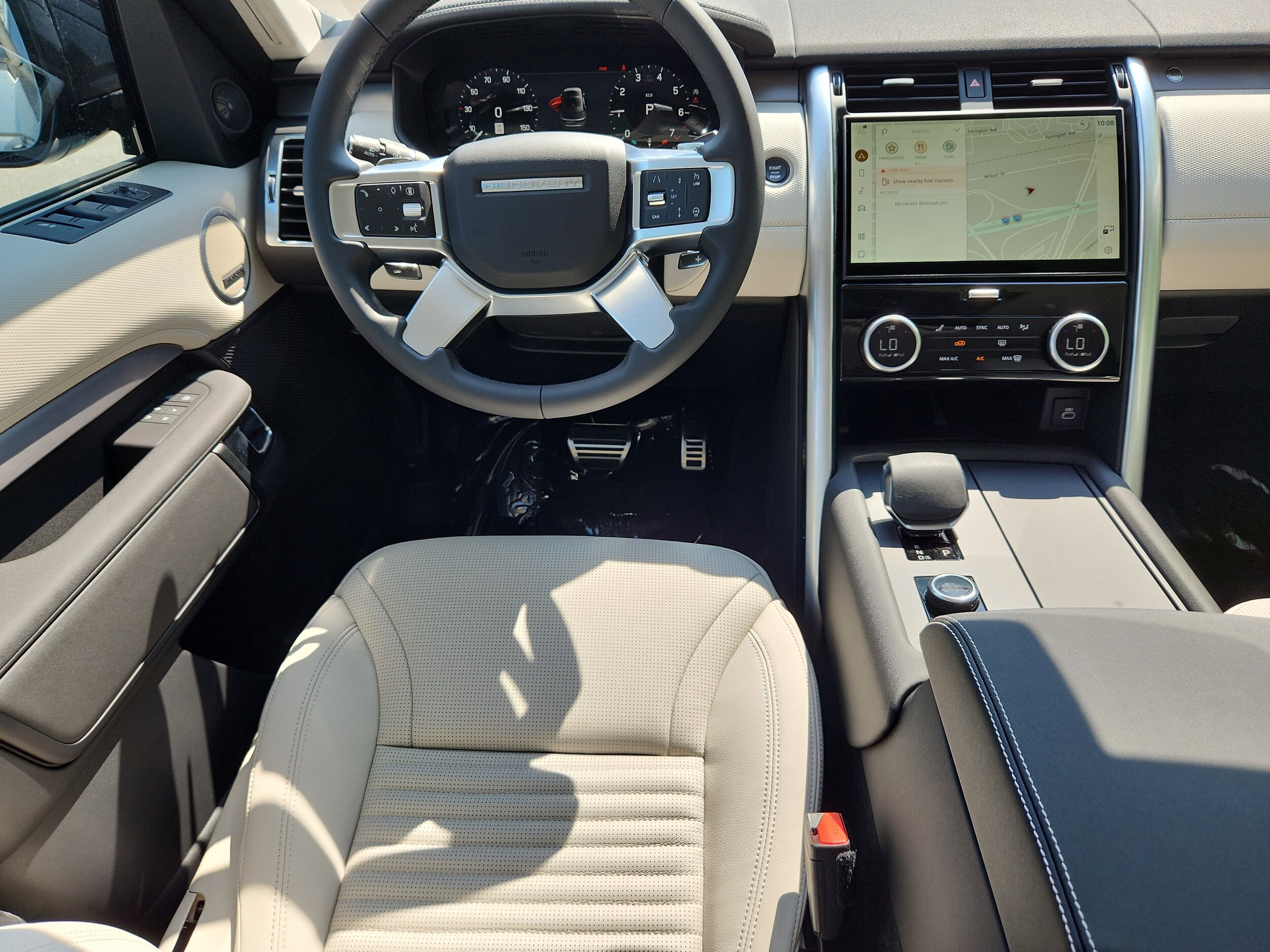 2025 Land Rover Discovery SE photo 4