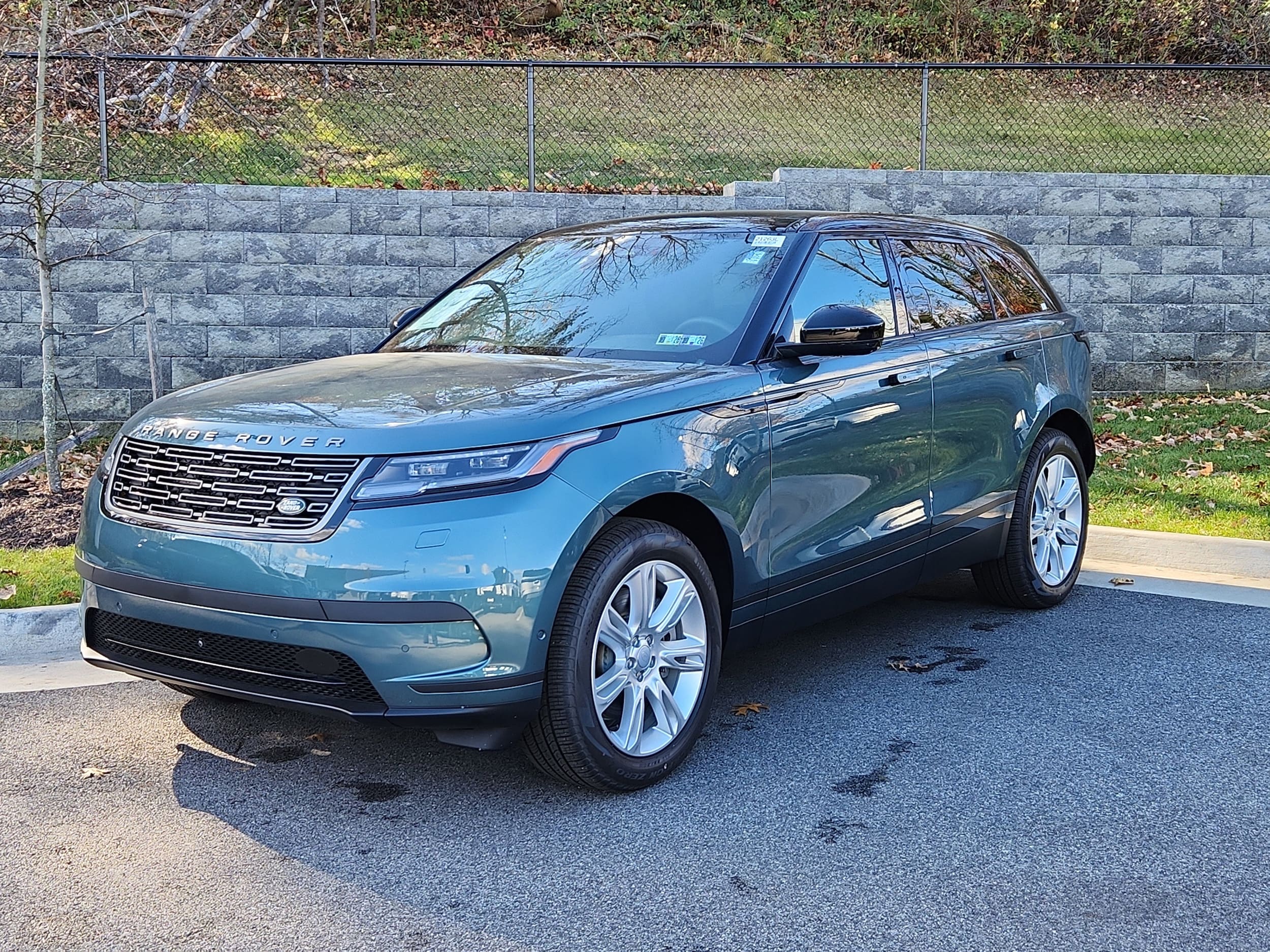 2026 Land Rover Range Rover Velar S's photo