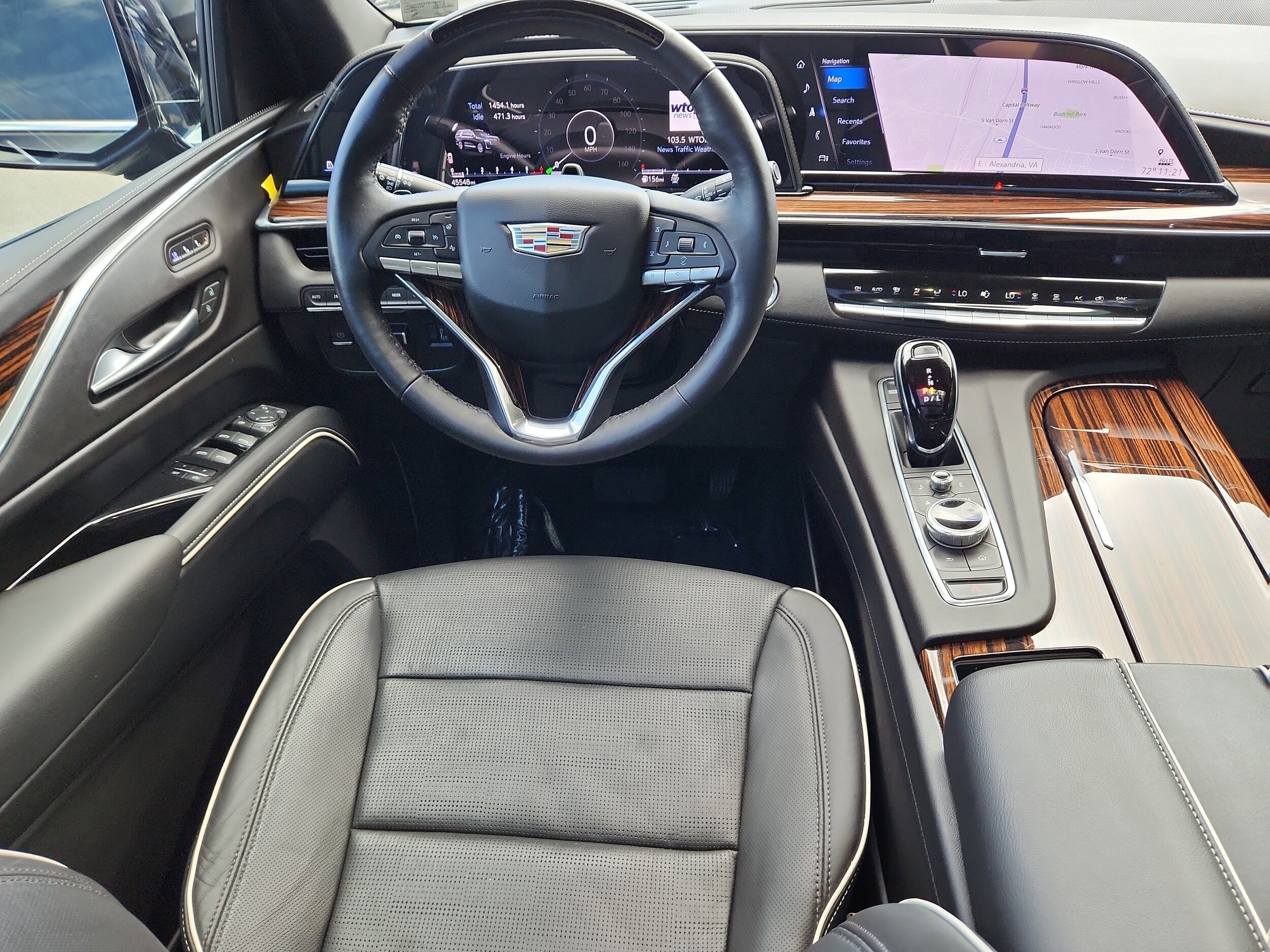 2023 Cadillac Escalade Premium Luxury photo 3