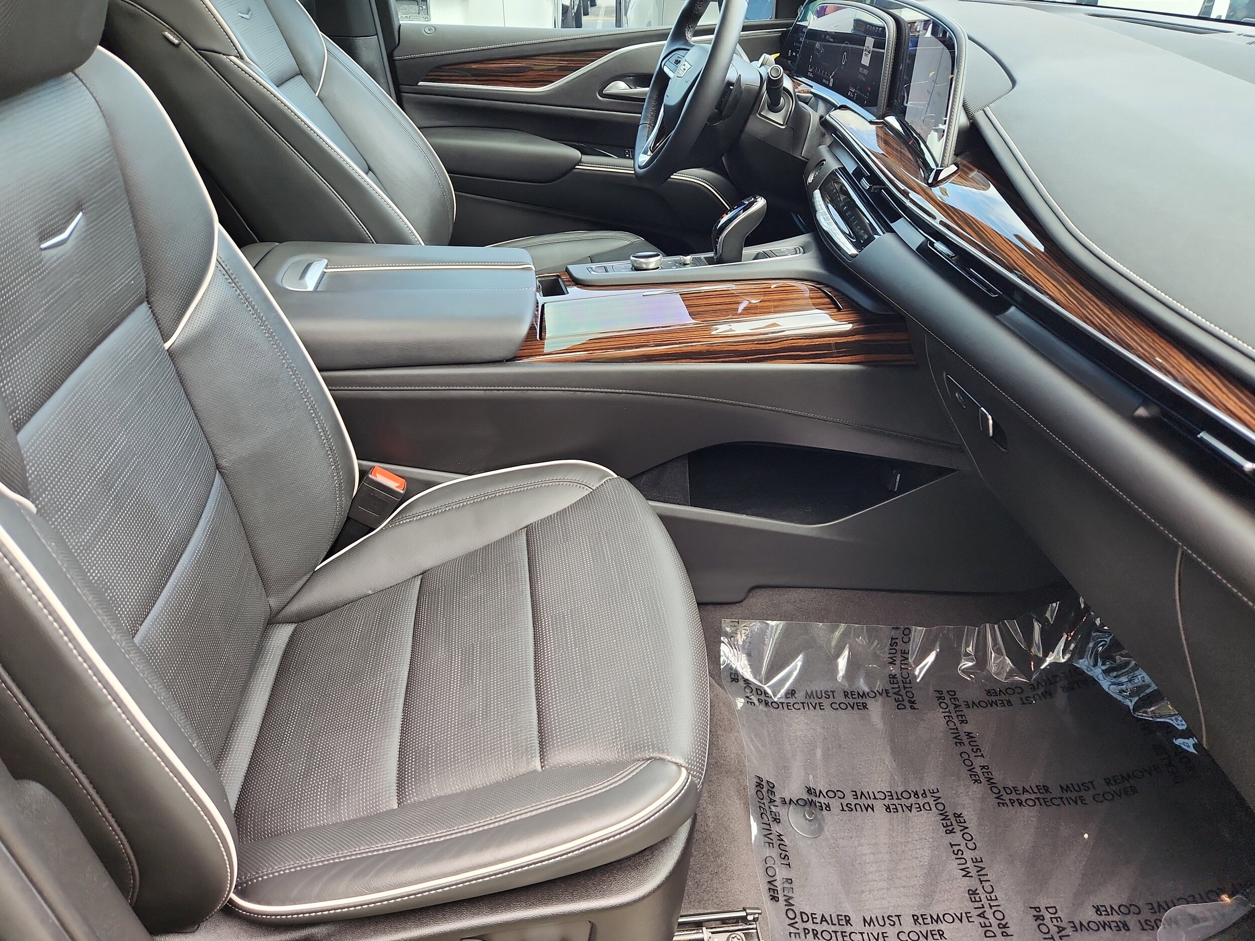2023 Cadillac Escalade Premium Luxury photo 2