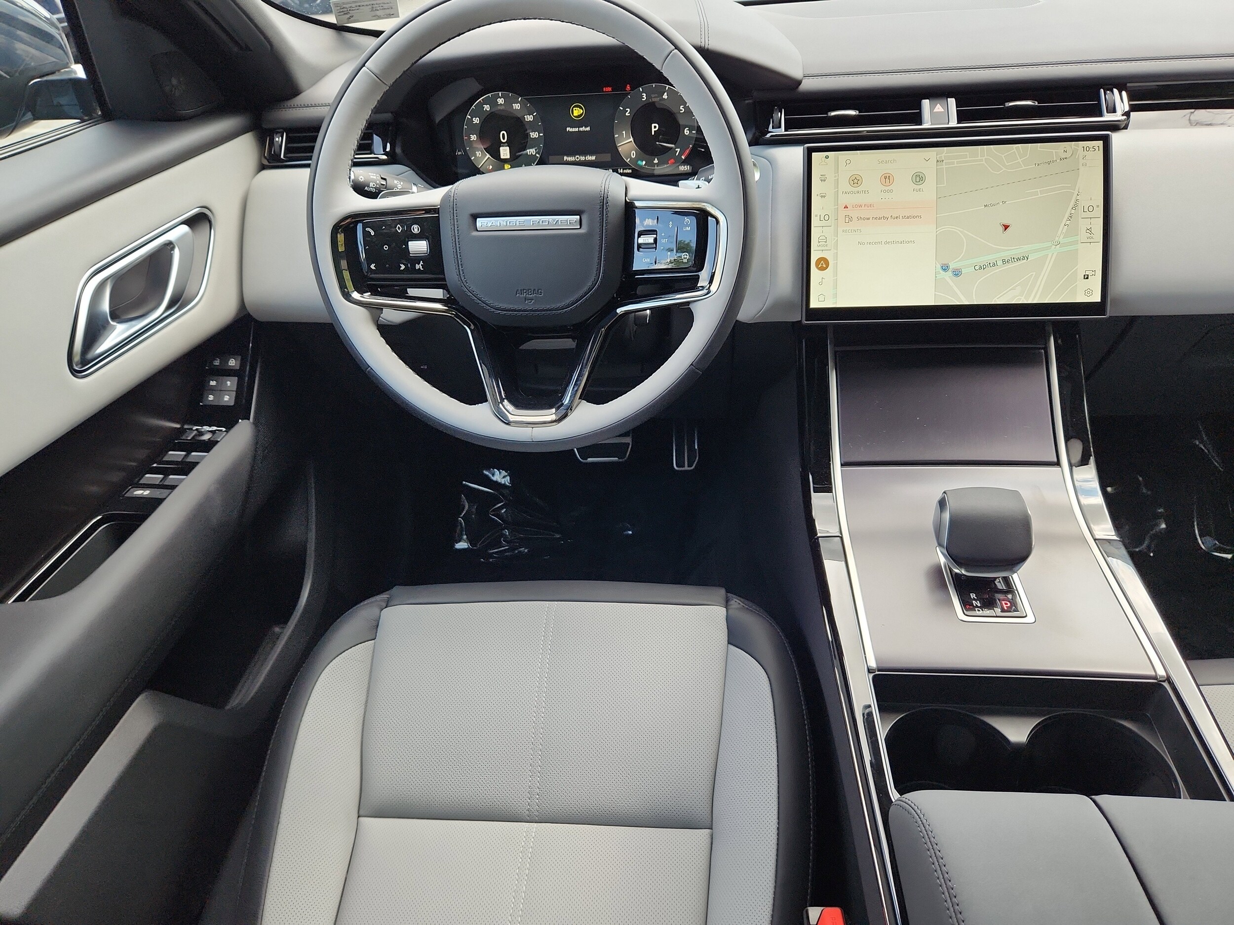 2026 Land Rover Range Rover Velar P250 Dynamic SE photo 3