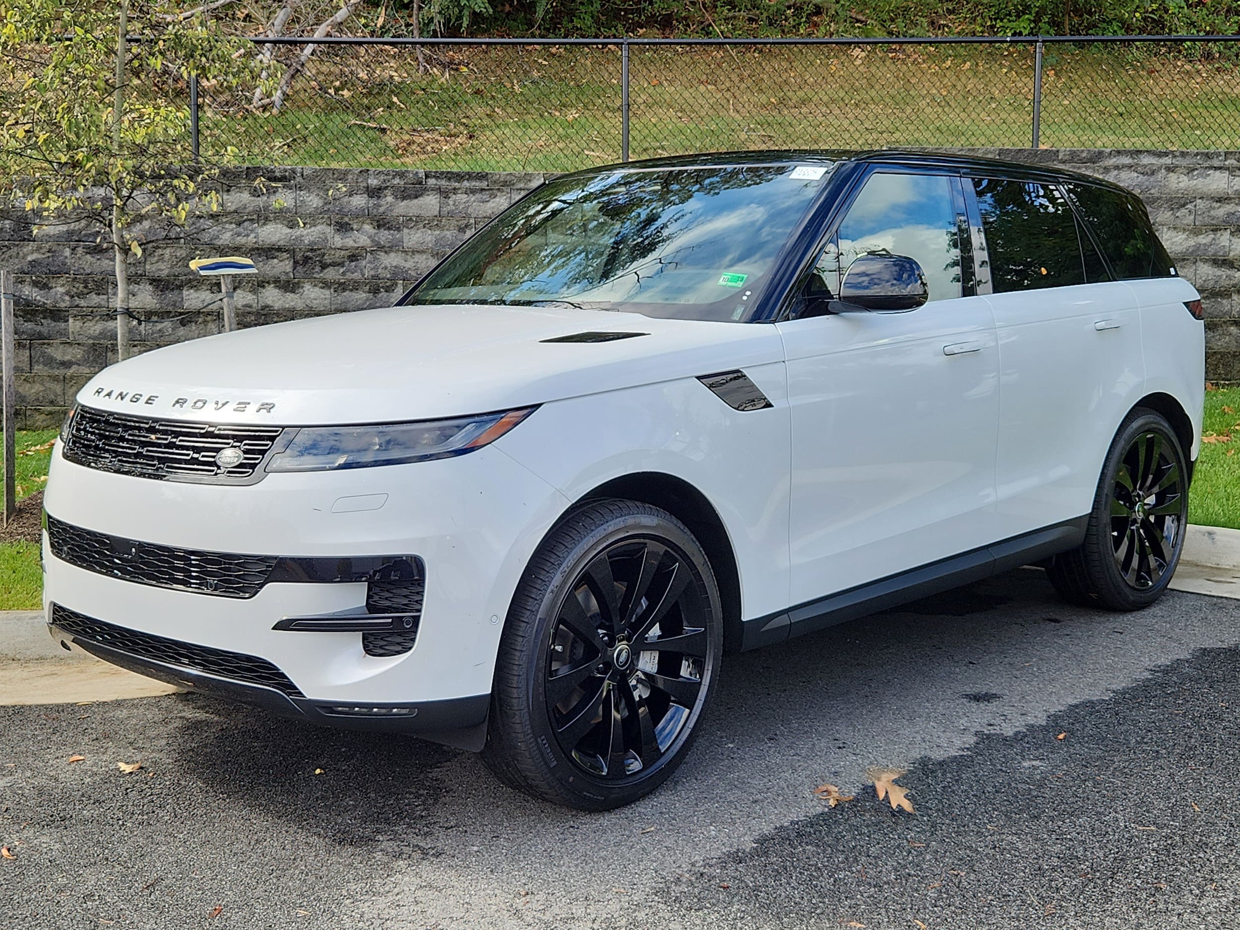 2025 Land Rover Range Rover Sport SE's photo