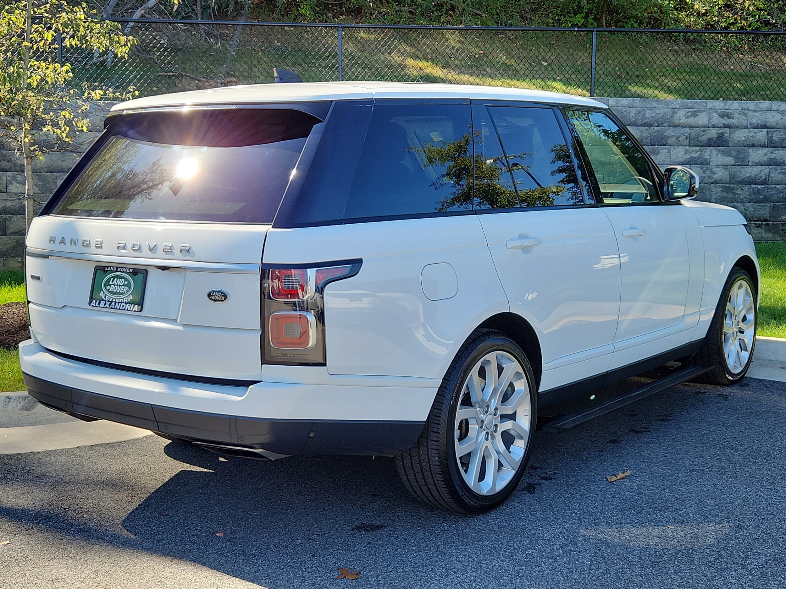 2018 Land Rover Range Rover SuperCharged photo 2
