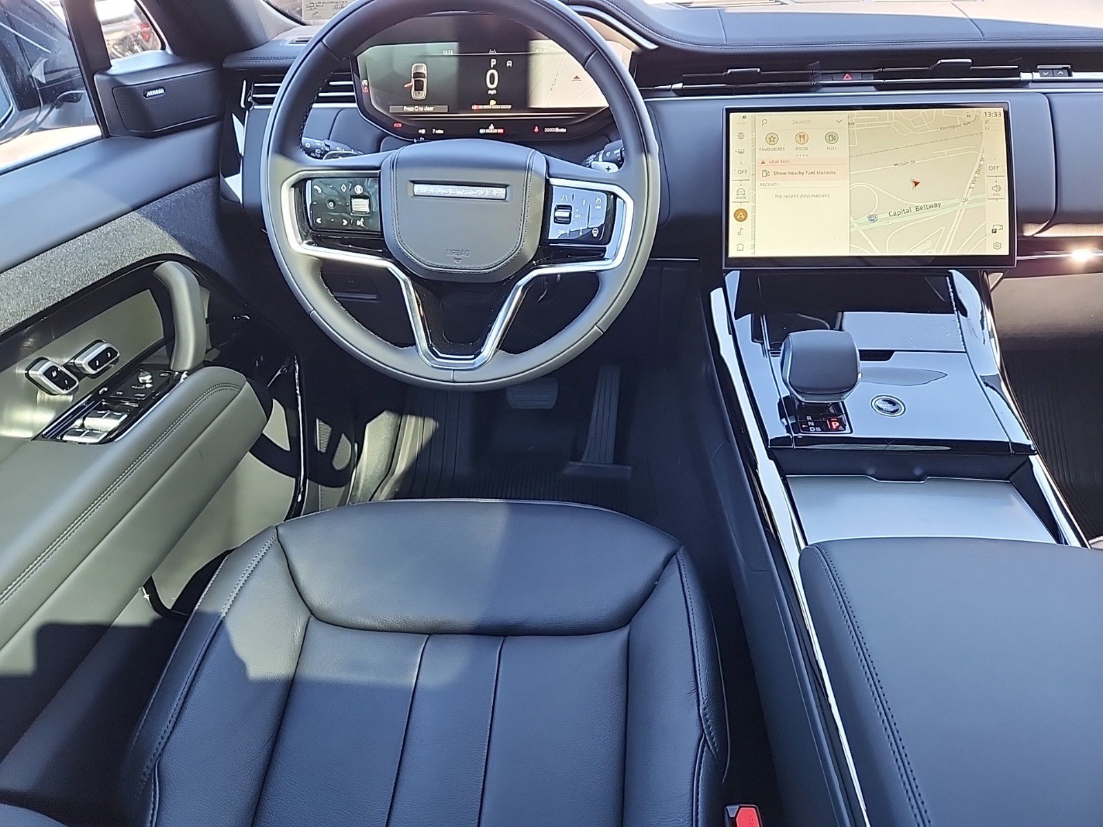 2025 Land Rover Range Rover Sport P360 S photo 4