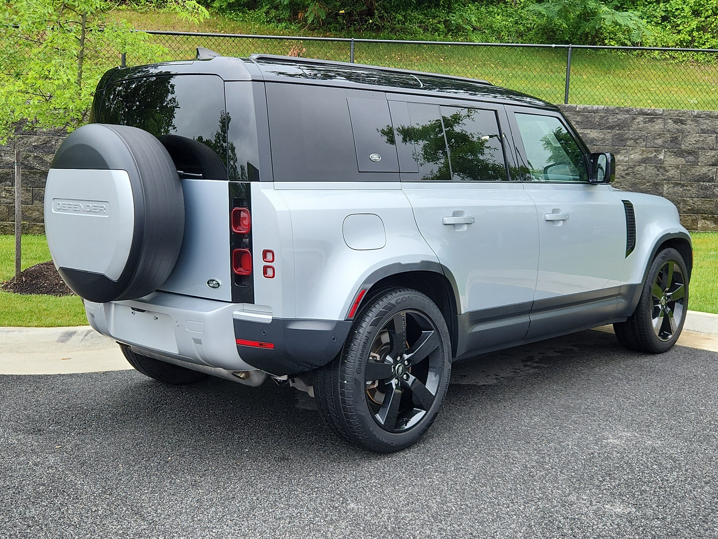 Used 2023 Land Rover Defender SE with VIN SALEP7EU0P2117171 for sale in Alexandria, VA