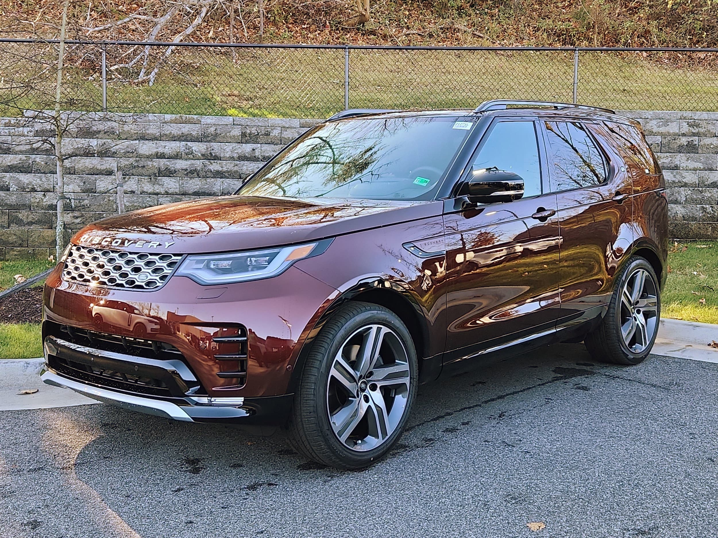 2026 Land Rover Discovery Gemini Edition's photo