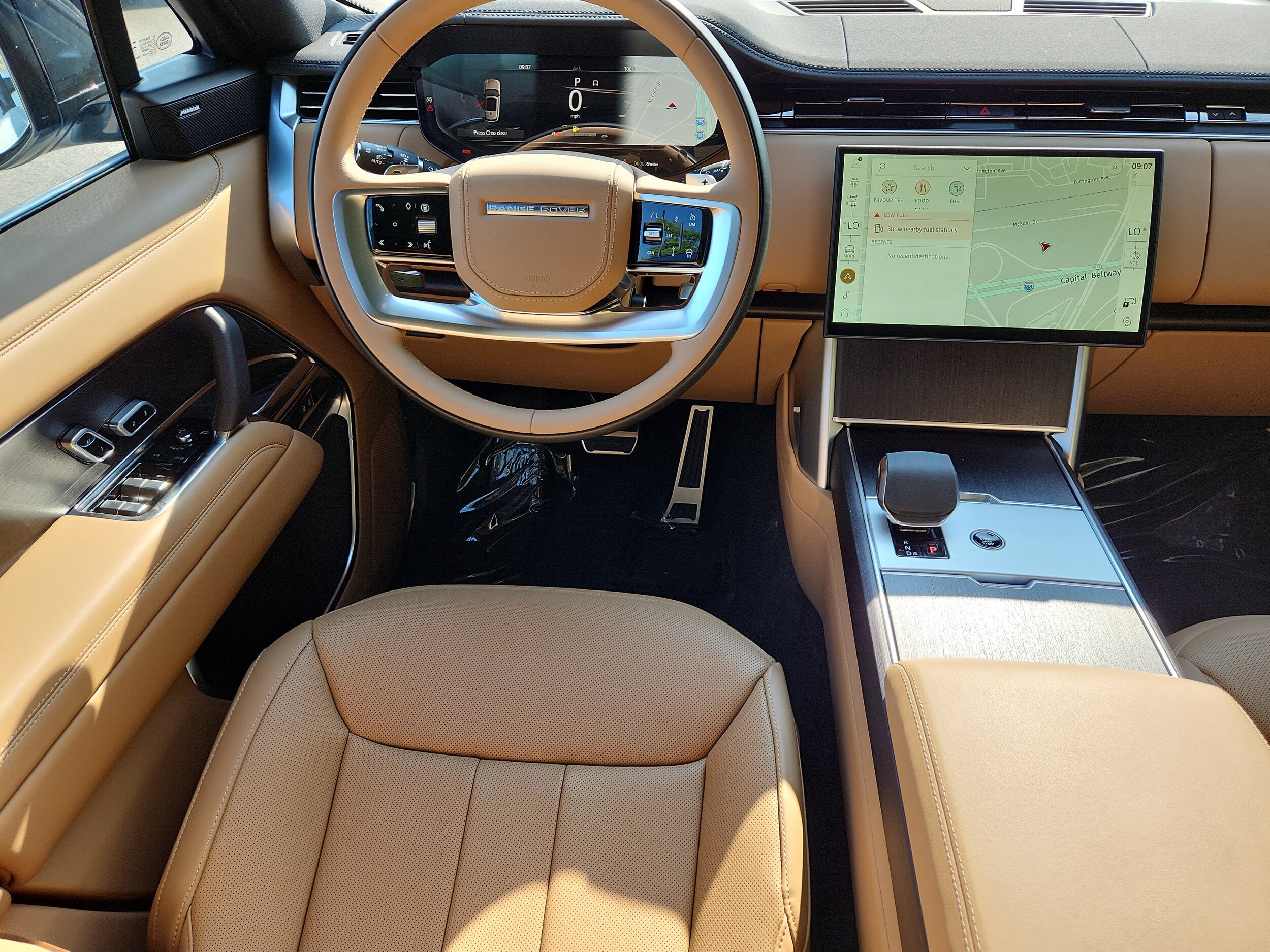 2025 Land Rover Range Rover SE photo 4