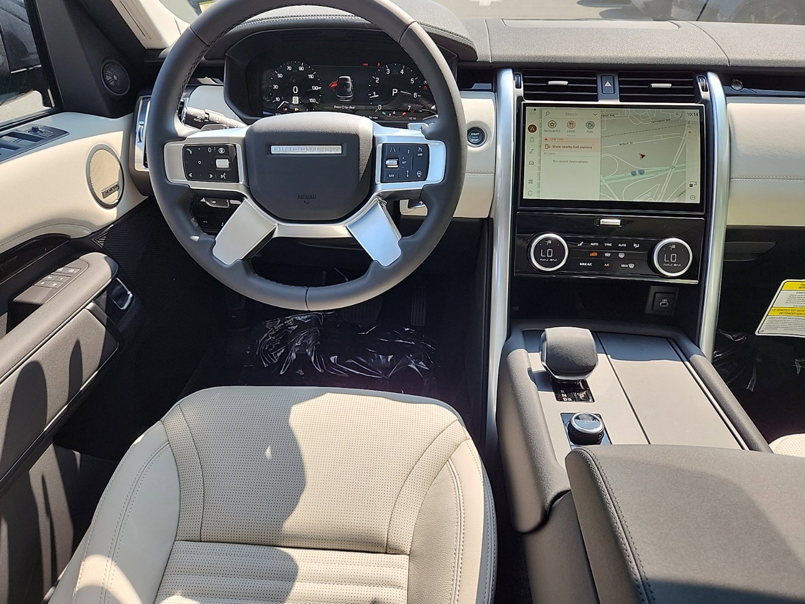 2024 Land Rover Discovery P300 S photo 4