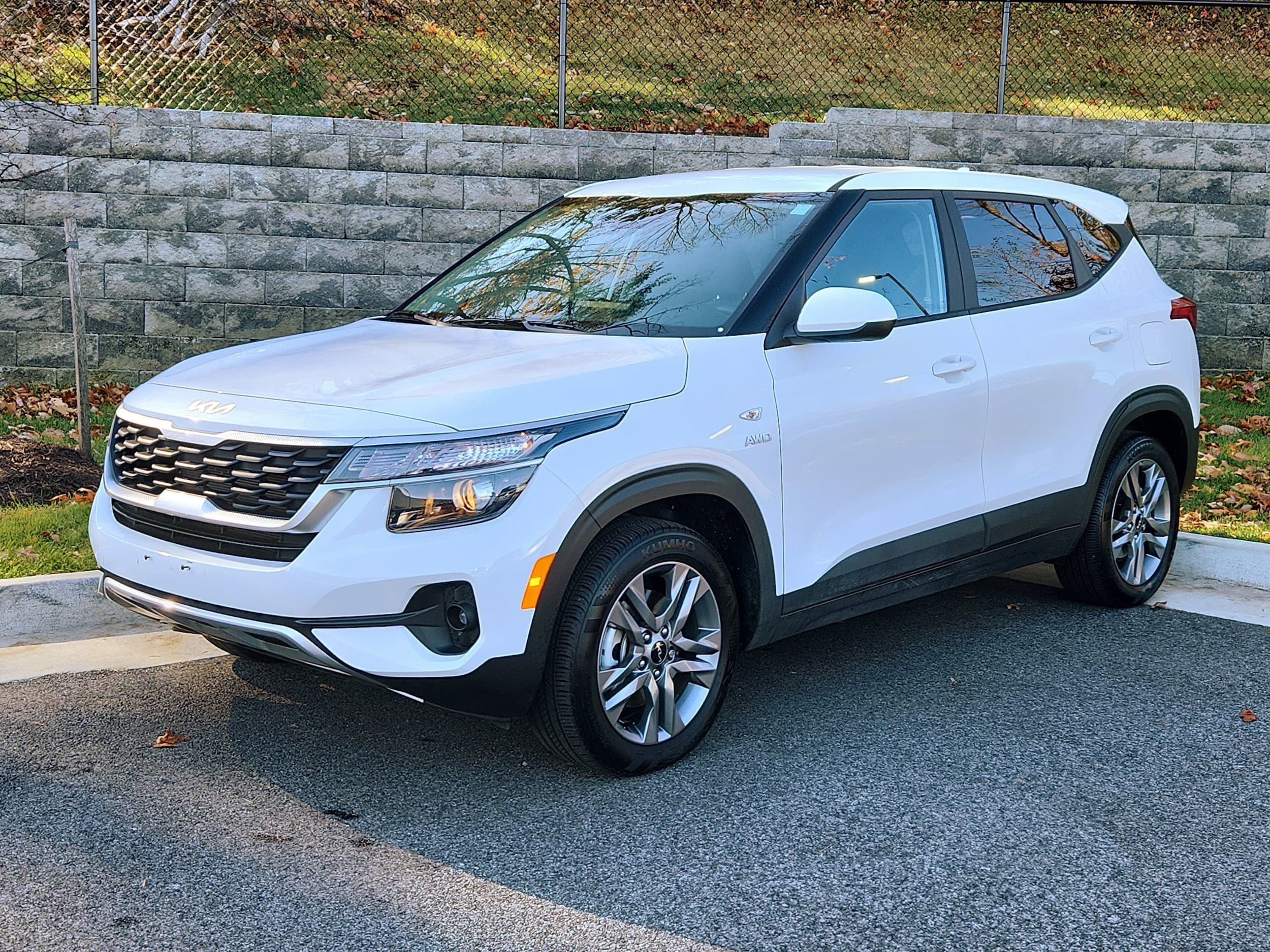 2023 Kia Seltos LX's photo