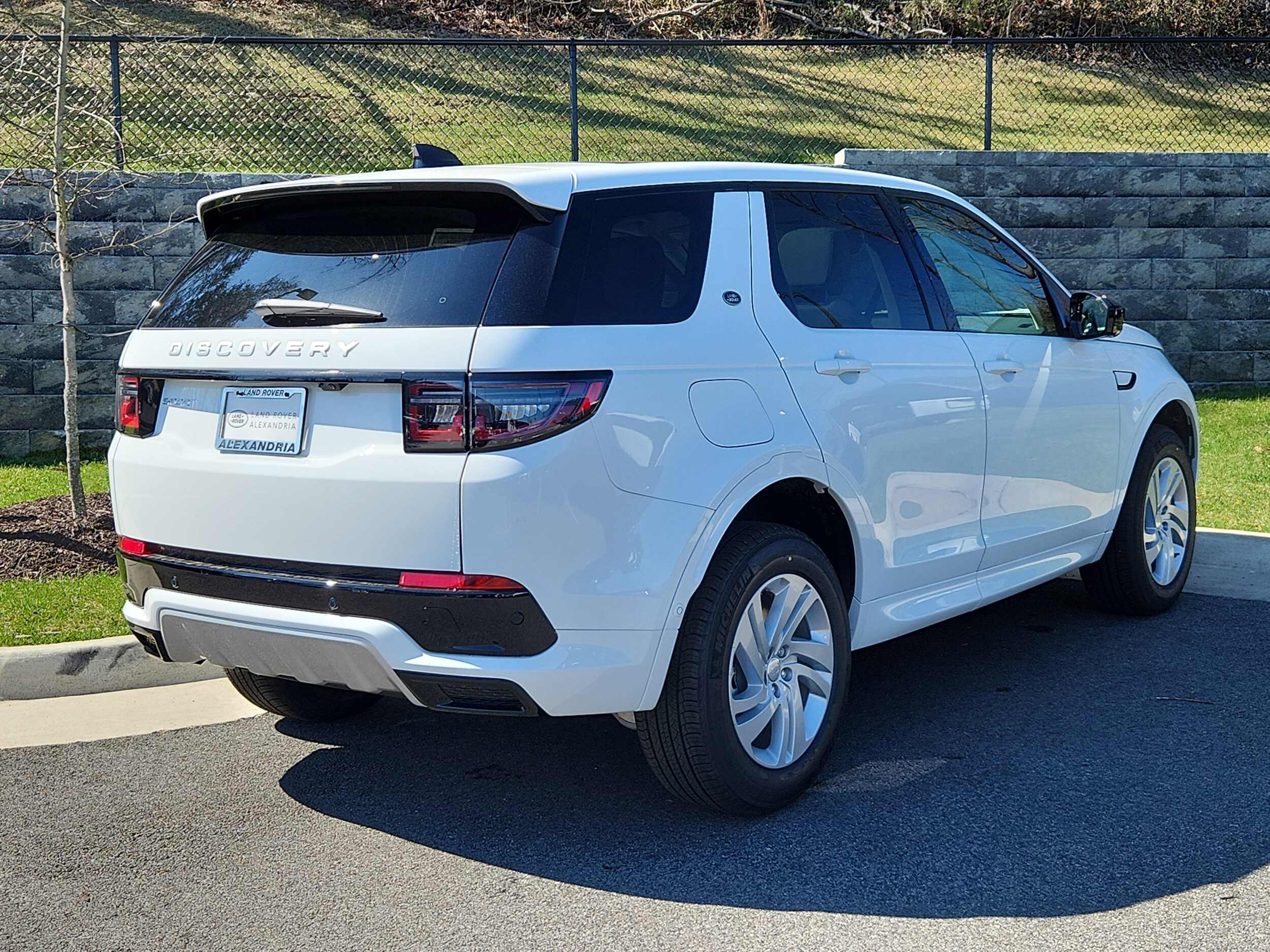 2025 Land Rover Discovery Sport S photo 2