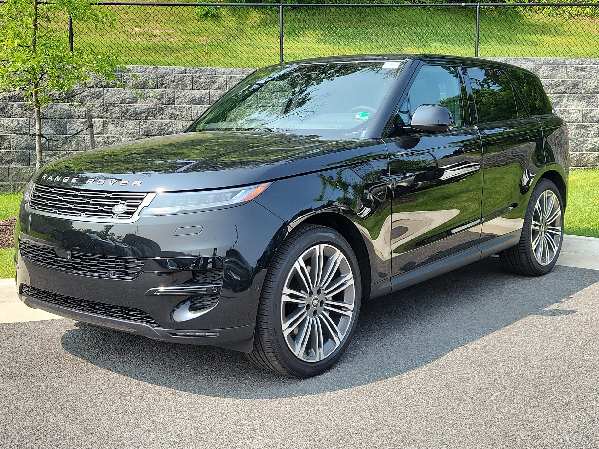 2025 Land Rover Range Rover Sport SE's photo
