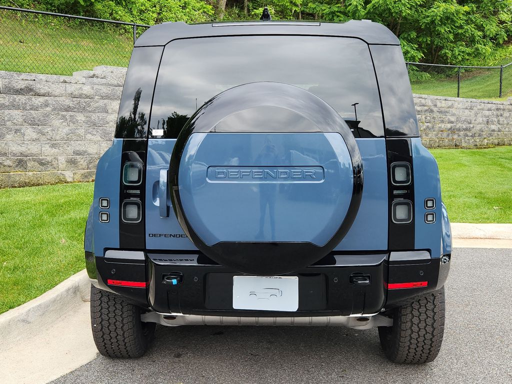 2026 Land Rover Defender X-Dynamic SE | CarEdge | CarEdge