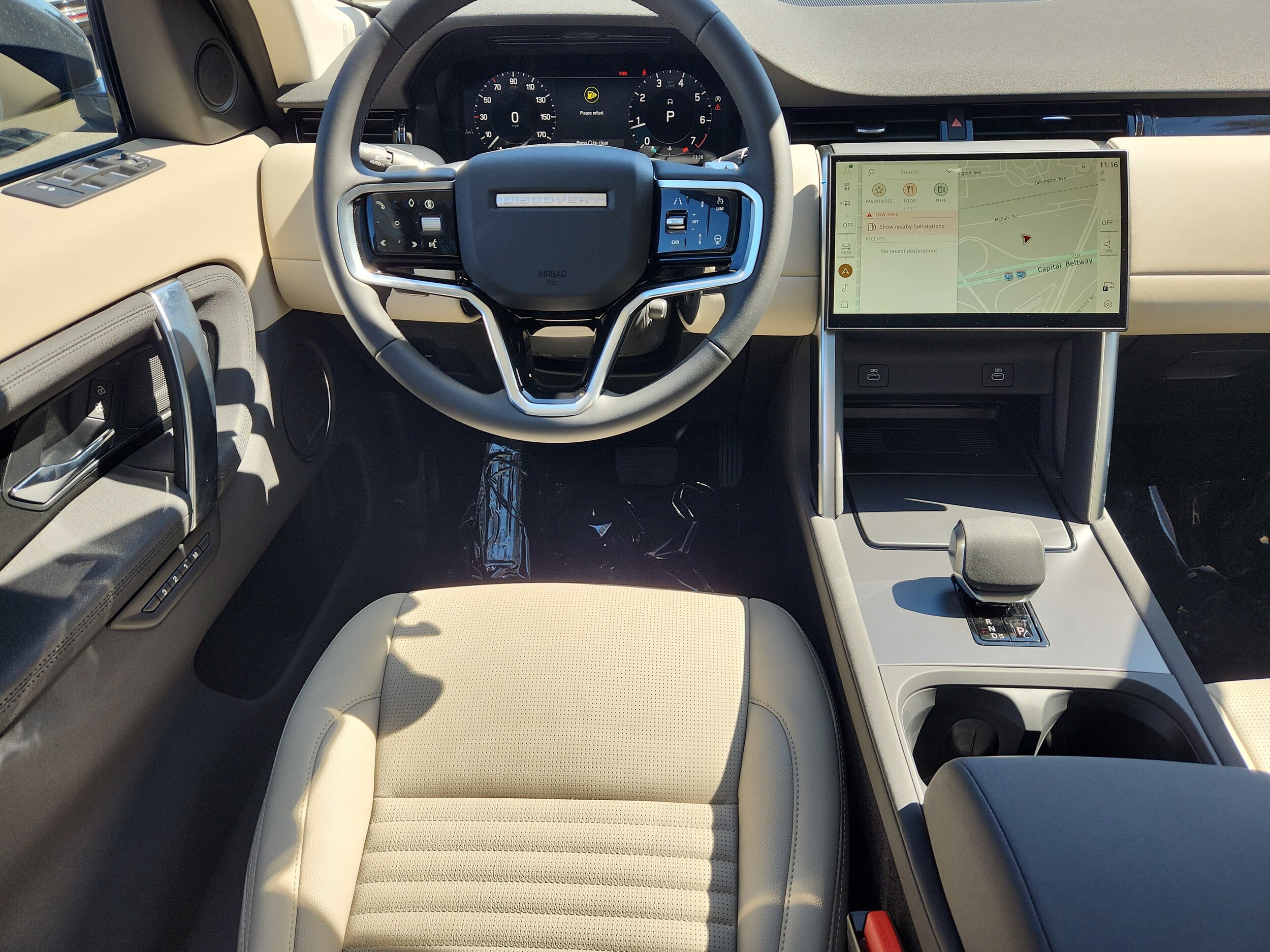 2025 Land Rover Discovery Sport S photo 3