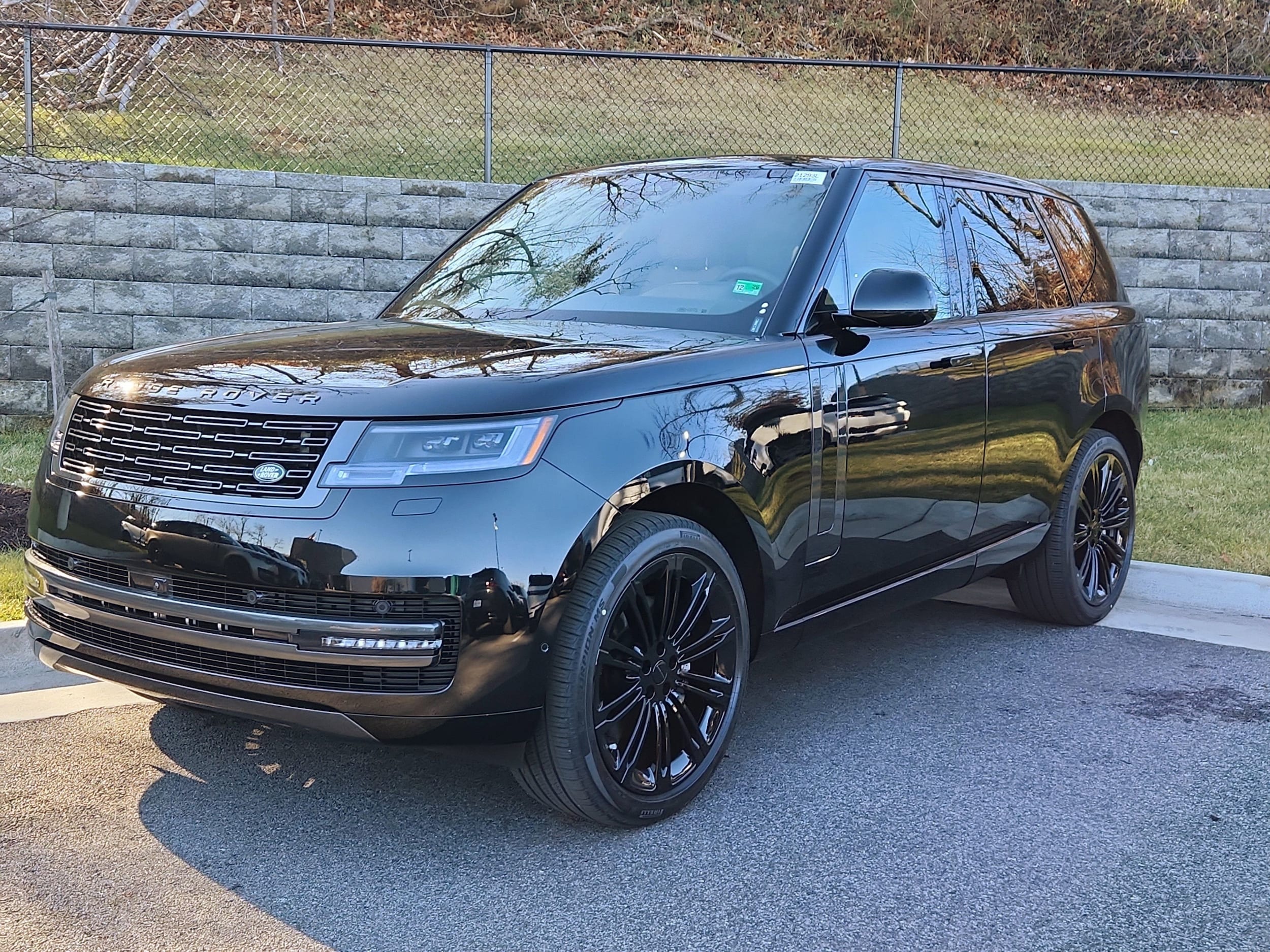 2026 Land Rover Range Rover SE's photo