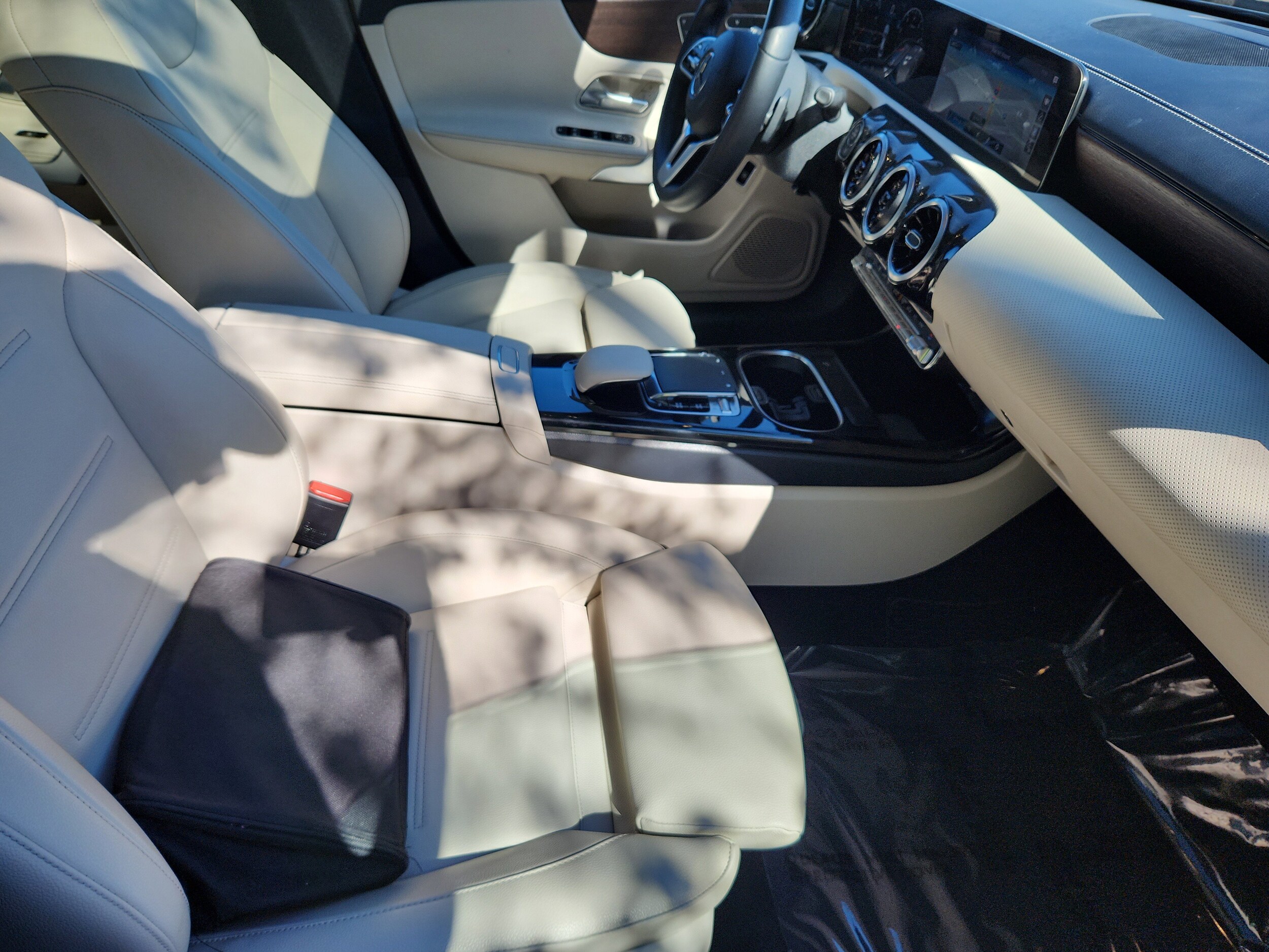 2020 Mercedes Benz CLA 250 4MATIC photo 3