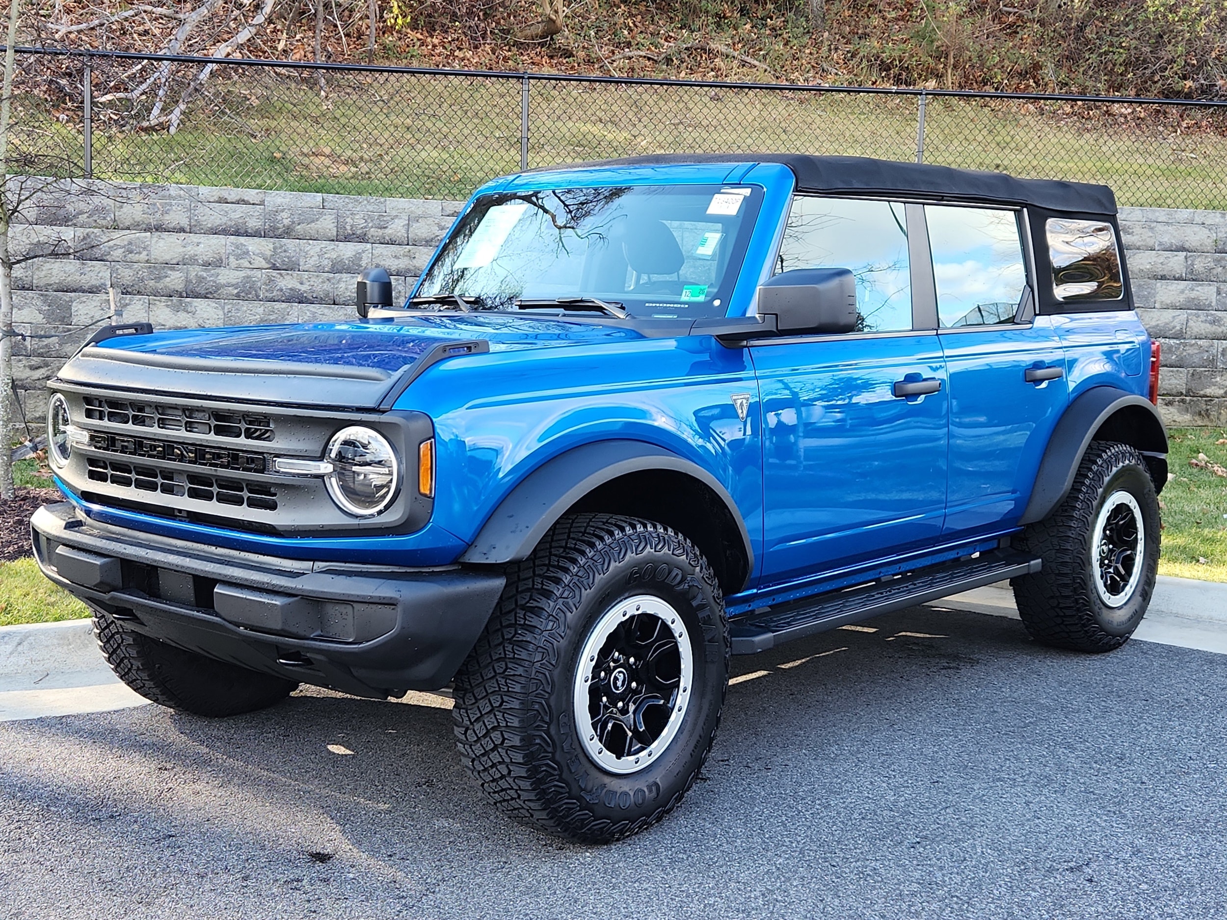 2022 Ford Bronco 4-Door Base's photo