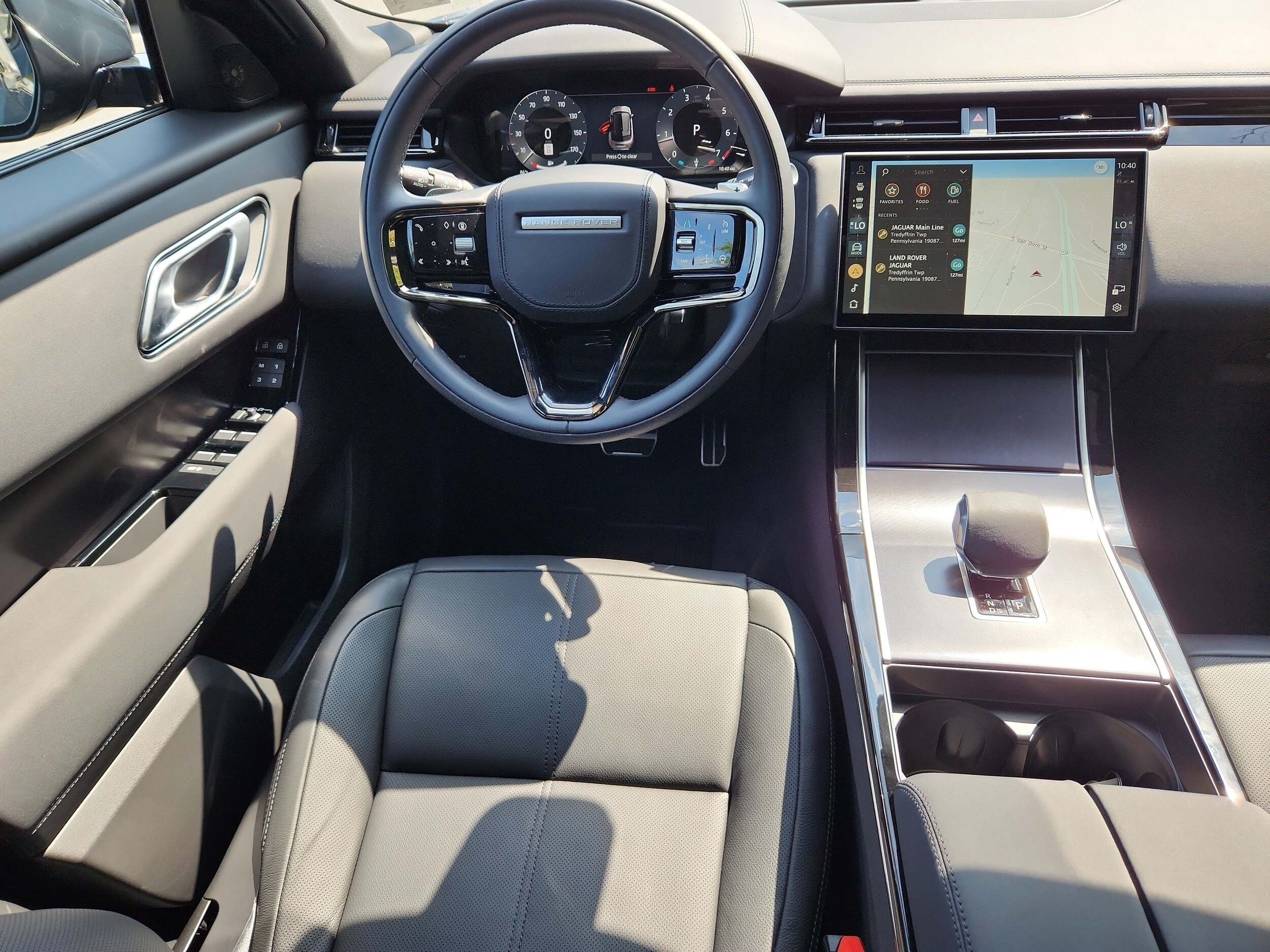 2026 Land Rover Range Rover Velar P250 Dynamic SE photo 2