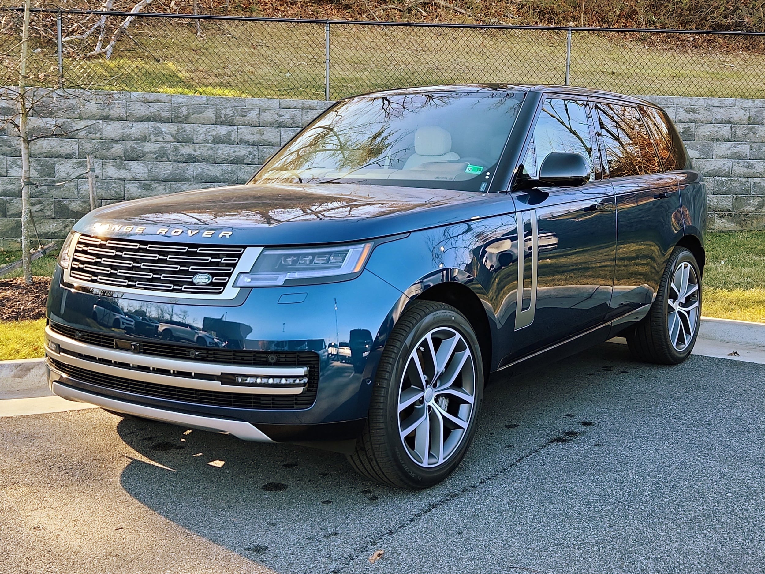 2025 Land Rover Range Rover SE's photo