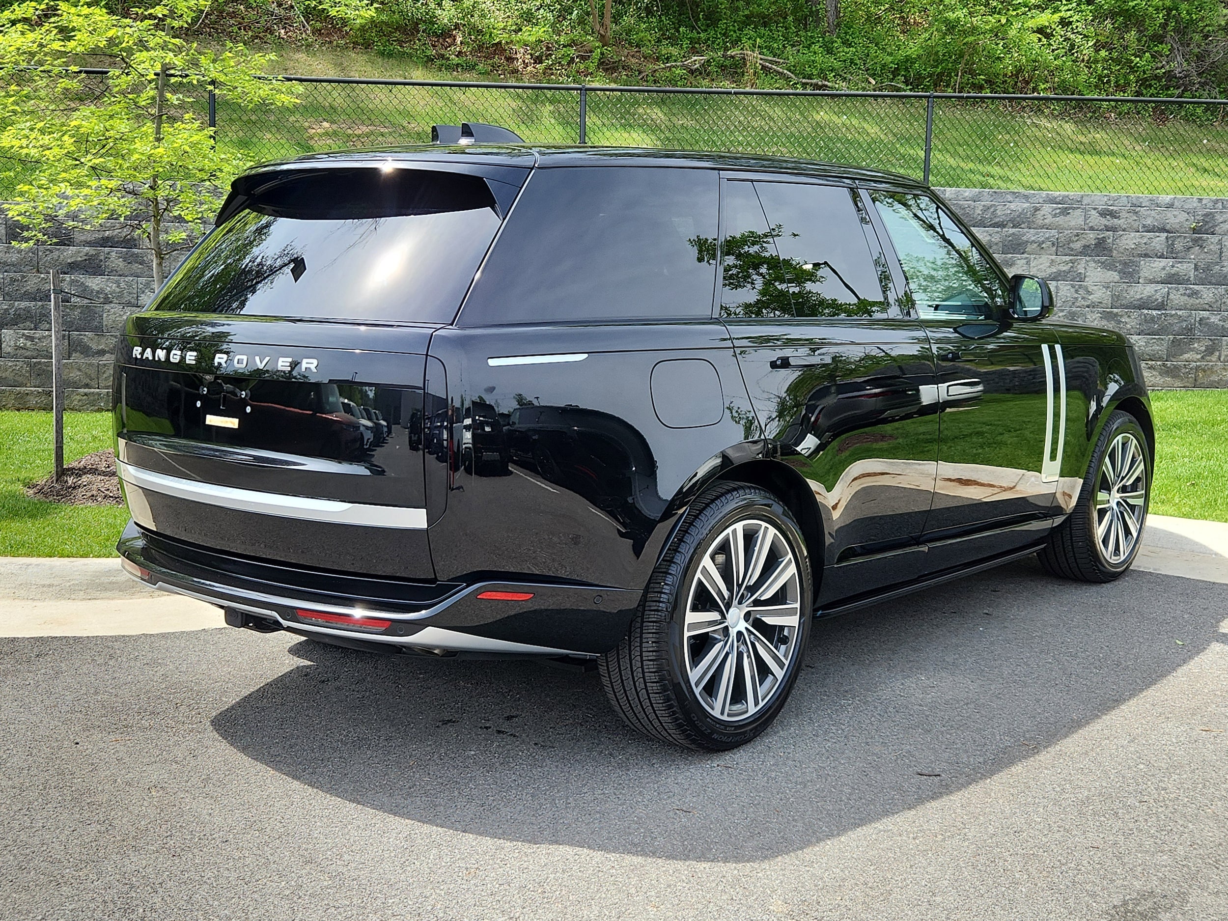 Used 2024 Land Rover Range Rover Autobiography with VIN SALK19E99RA089584 for sale in Alexandria, VA