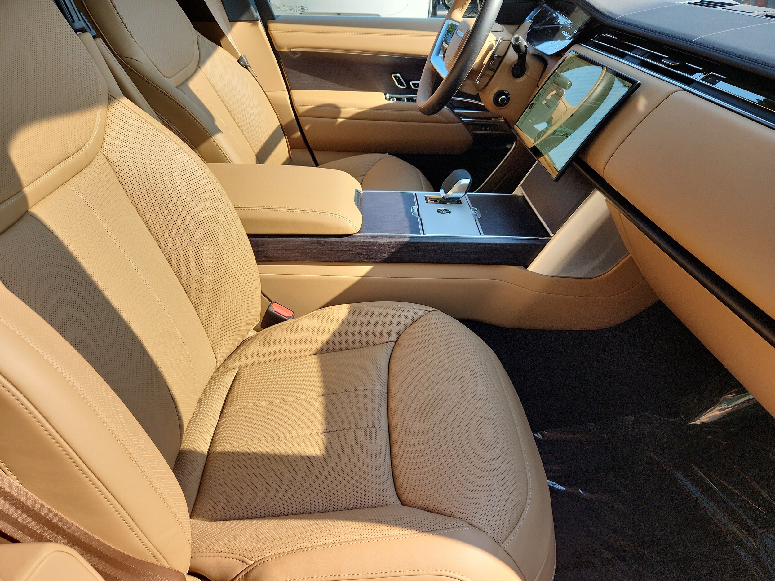 2025 Land Rover Range Rover SE photo 3