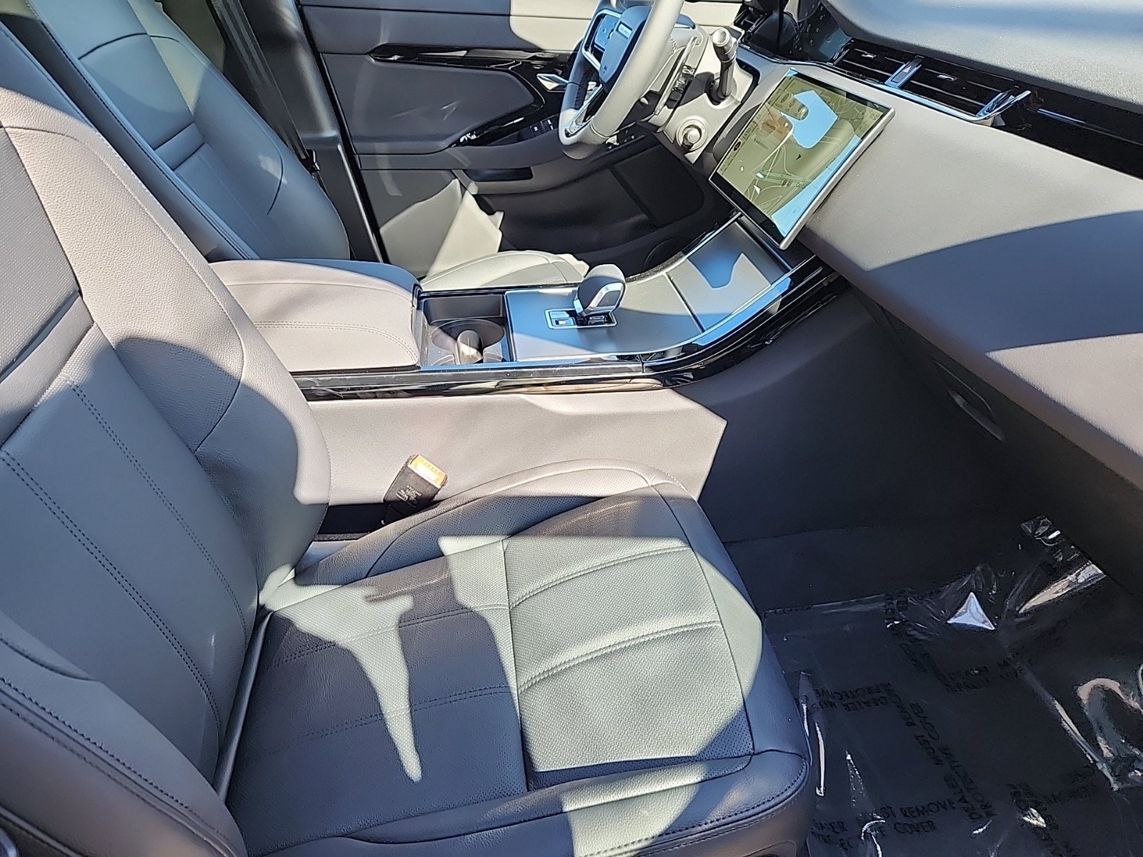 2026 Land Rover Range Rover Evoque S photo 3