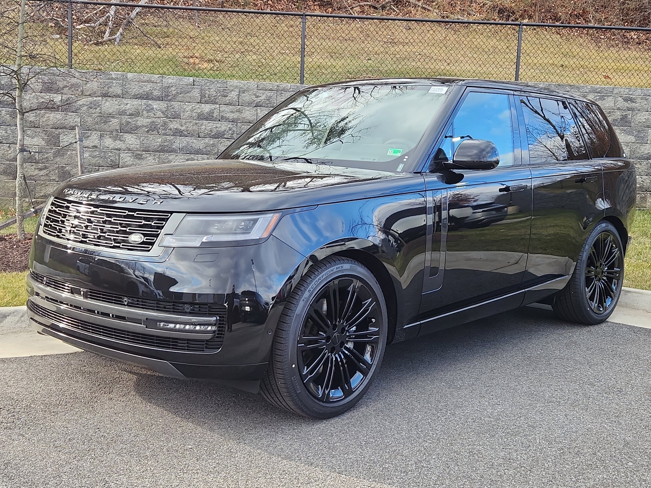 2026 Land Rover Range Rover SE's photo