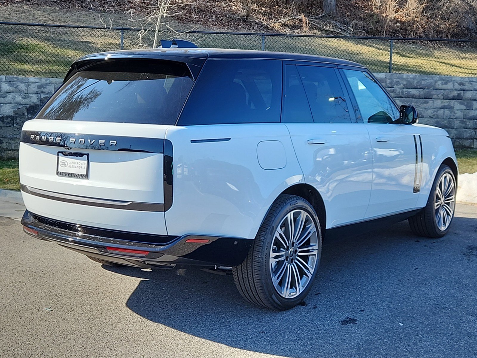 2025 Land Rover Range Rover SE photo 2