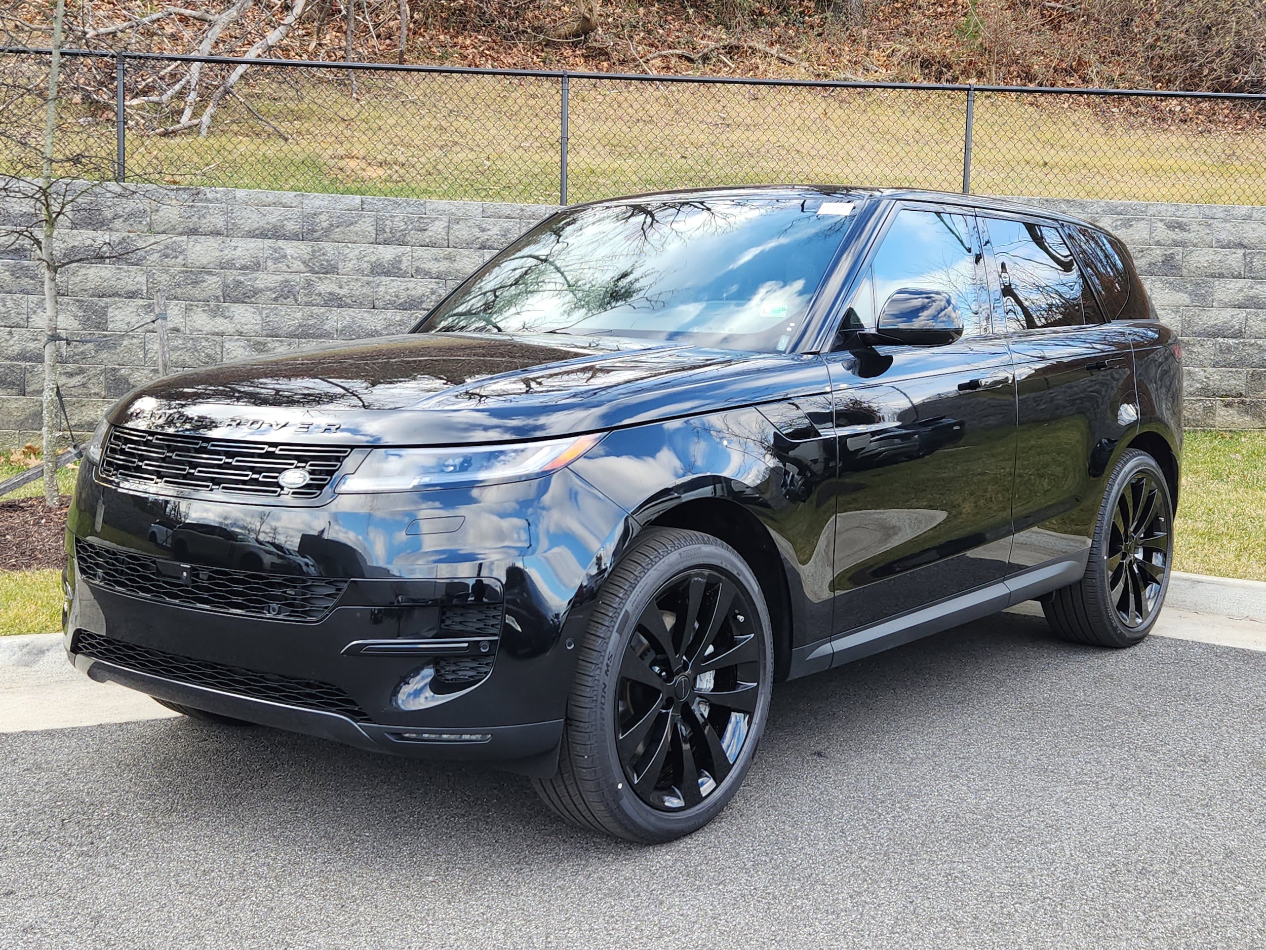 2026 Land Rover Range Rover Sport SE's photo