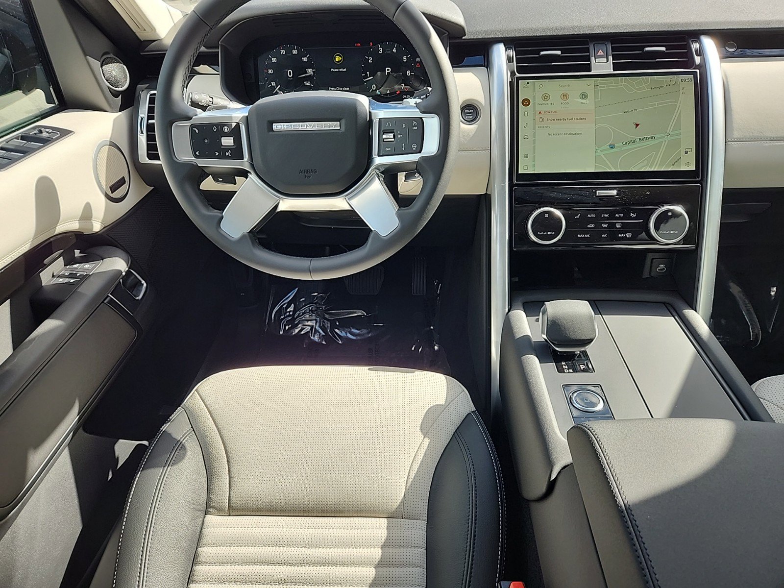 2025 Land Rover Discovery P300 S photo 4