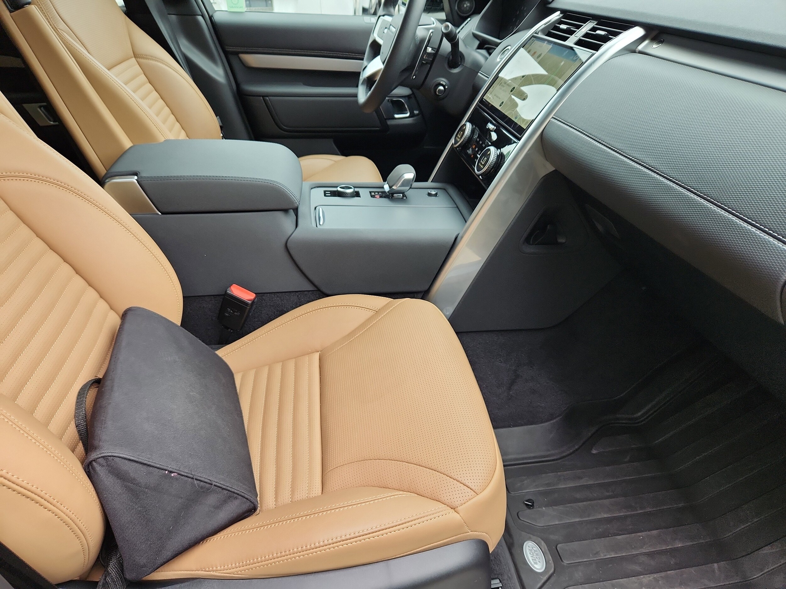 2024 Land Rover Discovery P360 Dynamic SE photo 3