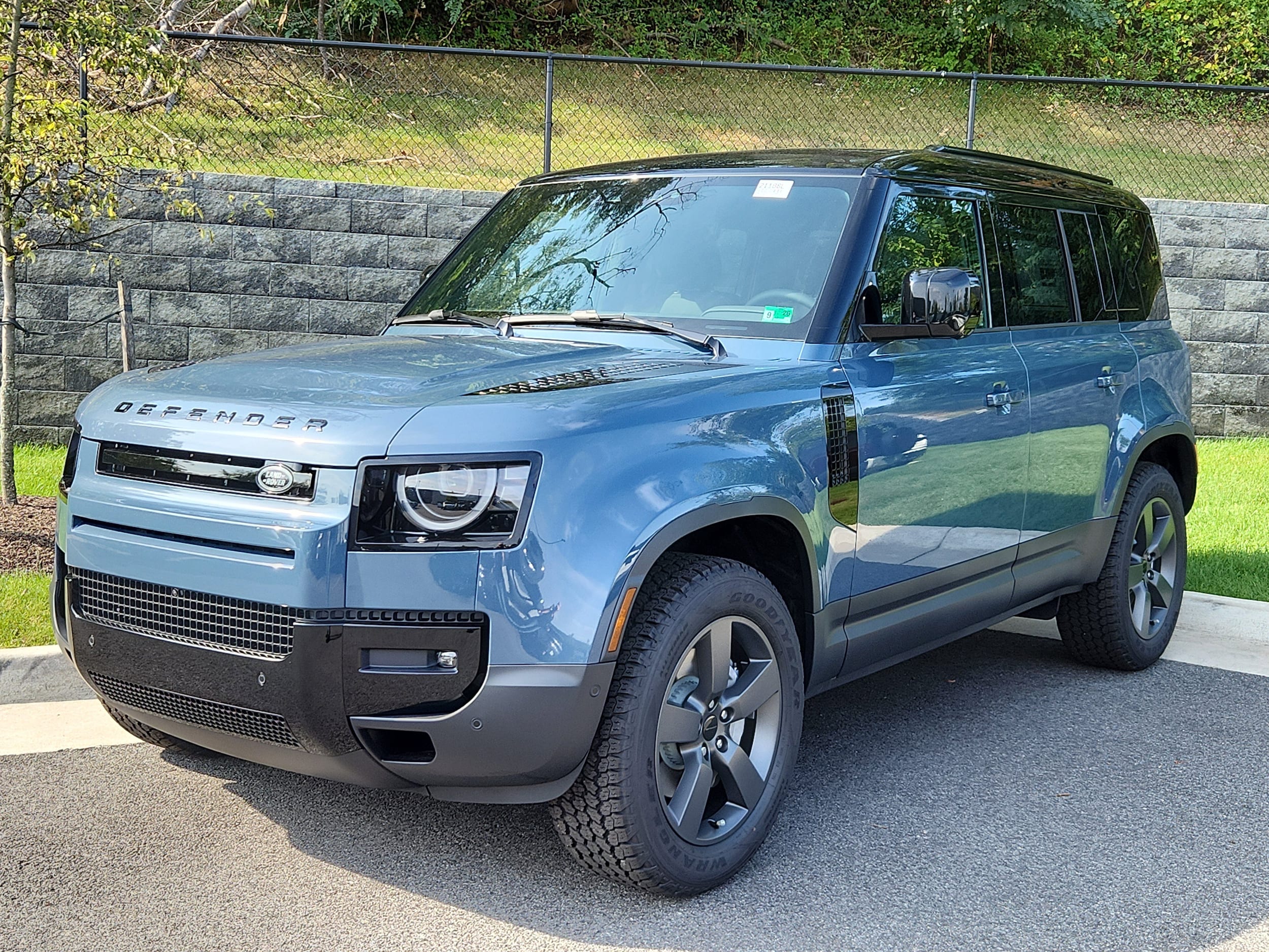 2026 Land Rover Defender S's photo