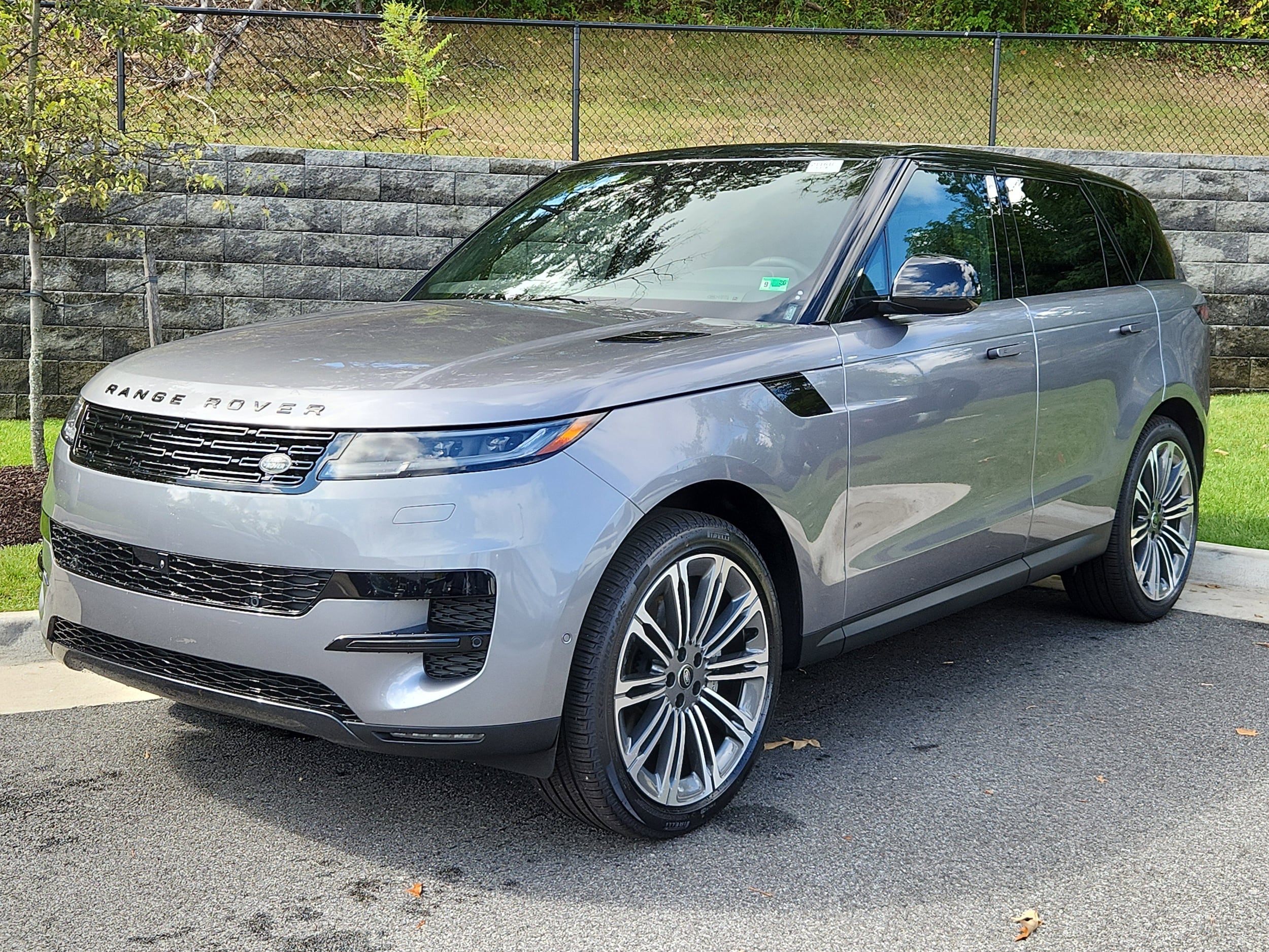 2025 Land Rover Range Rover Sport SE's photo