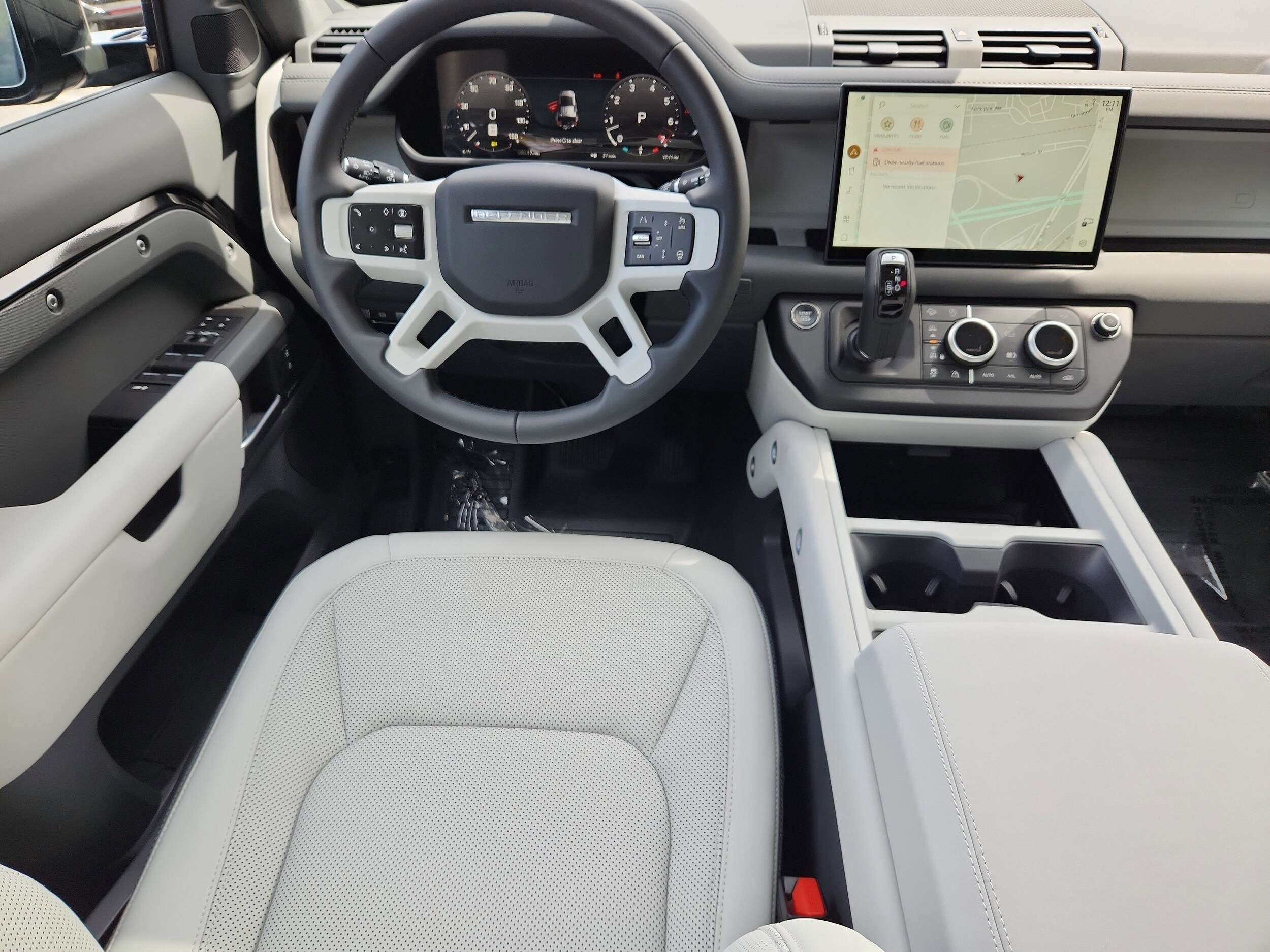 2025 Land Rover Defender 110 S photo 3