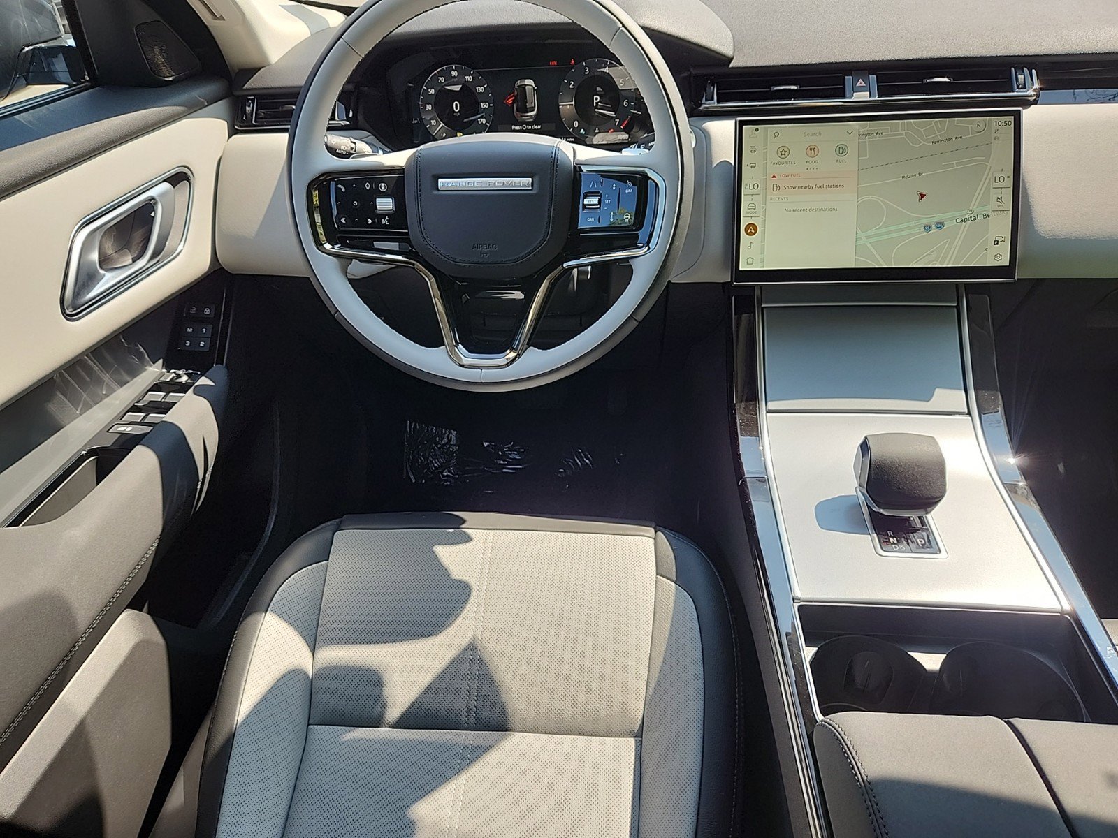 2025 Land Rover Range Rover Velar P250 S photo 4