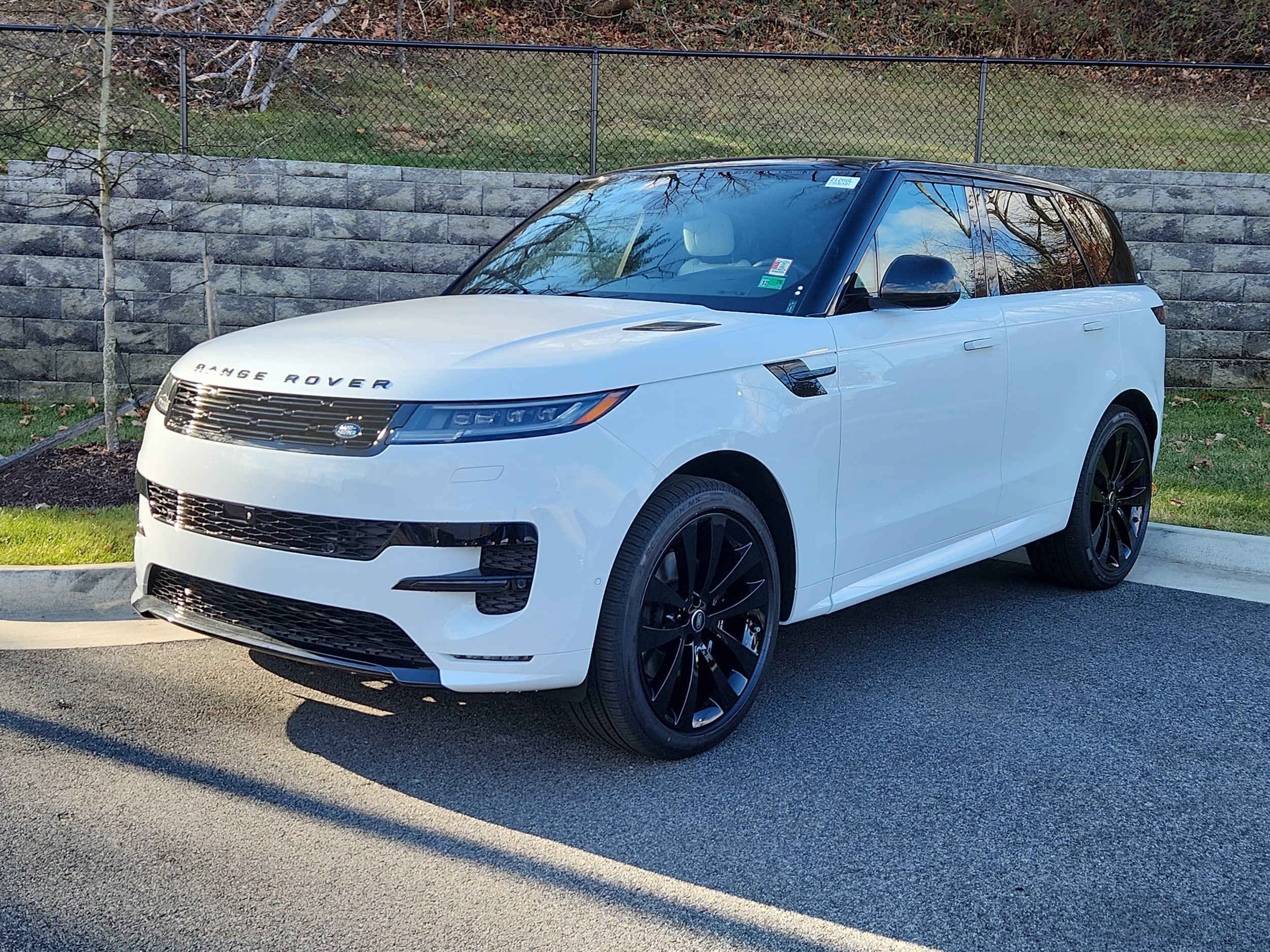 2025 Land Rover Range Rover Sport Dynamic SE's photo