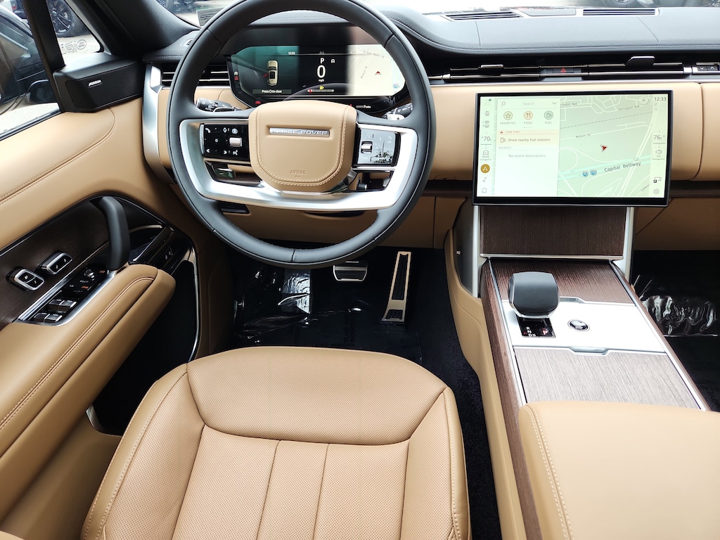 New 2025 Land Rover Range Rover SE P400 SE SWB