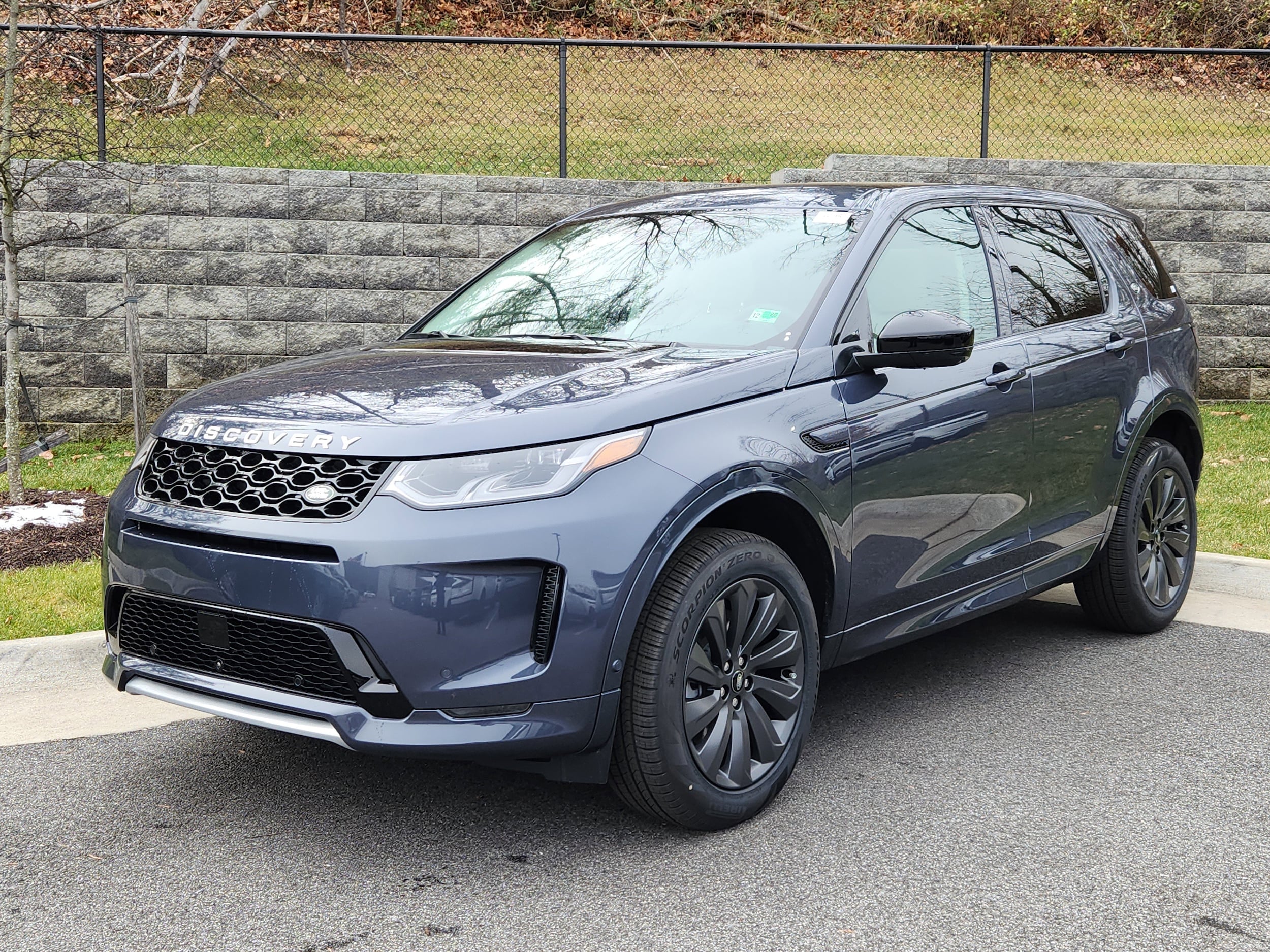 2025 Land Rover Discovery Sport S's photo