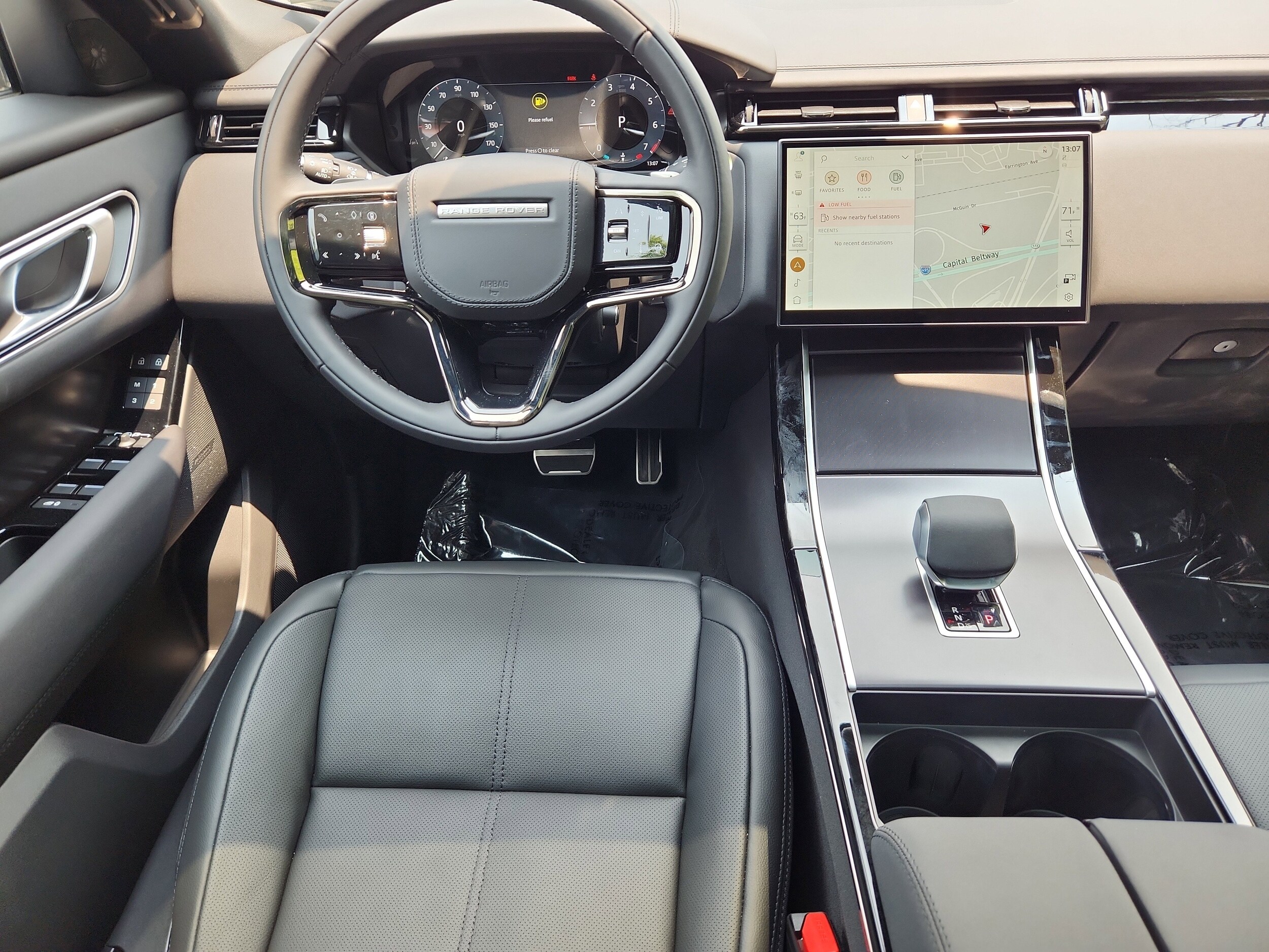 2026 Land Rover Range Rover Velar P250 Dynamic SE photo 4