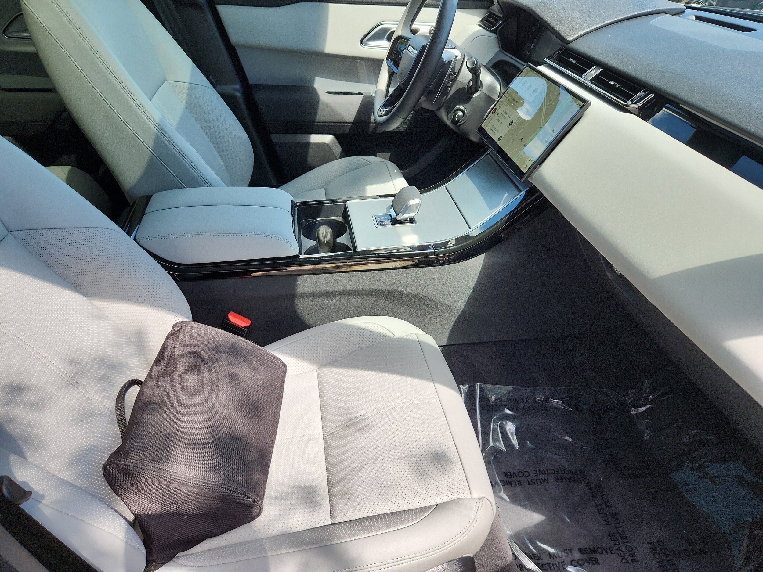 2025 Land Rover Range Rover Velar P250 S photo 3