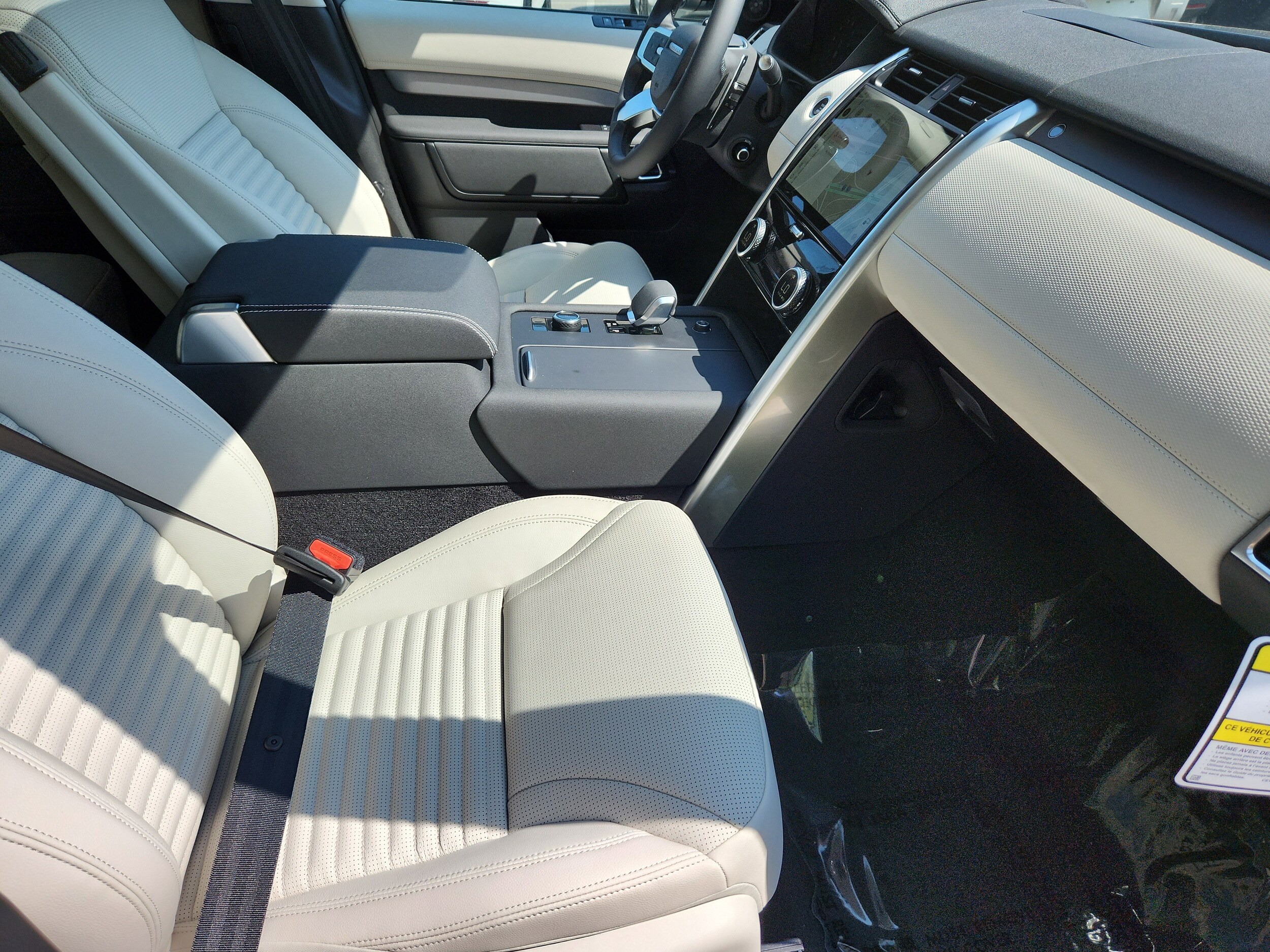 2025 Land Rover Discovery SE photo 3