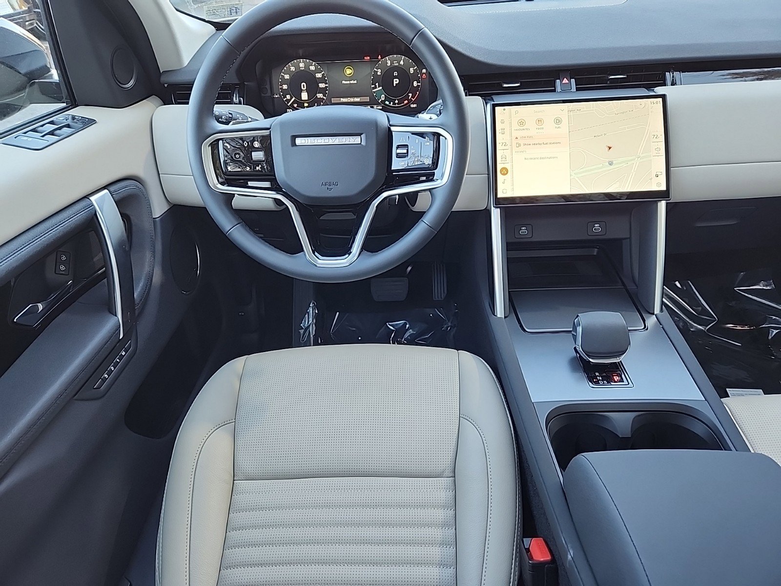 2025 Land Rover Discovery Sport S photo 4