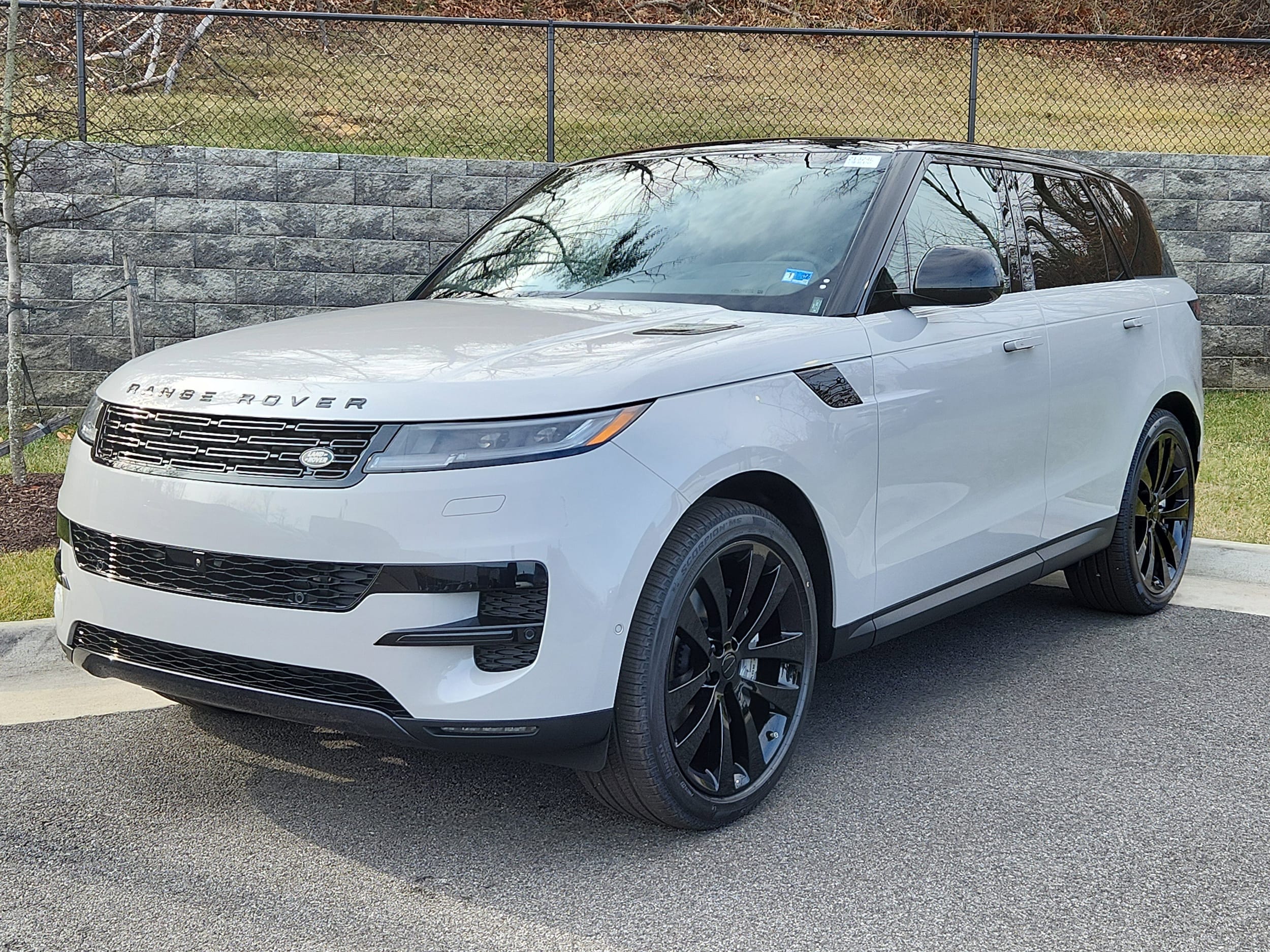 2026 Land Rover Range Rover Sport SE's photo