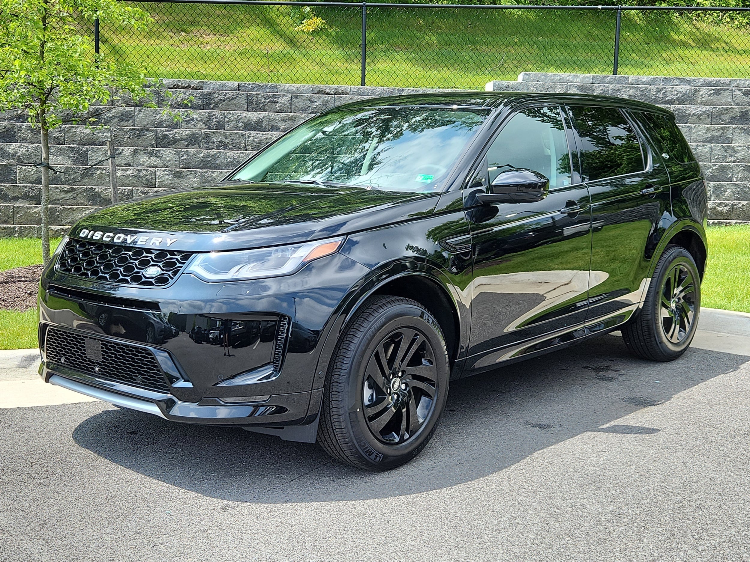 2025 Land Rover Discovery Sport S's photo