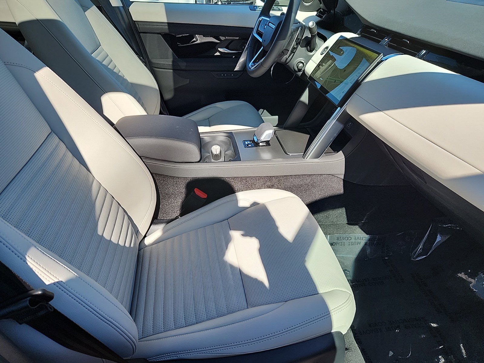 2025 Land Rover Discovery Sport S photo 3