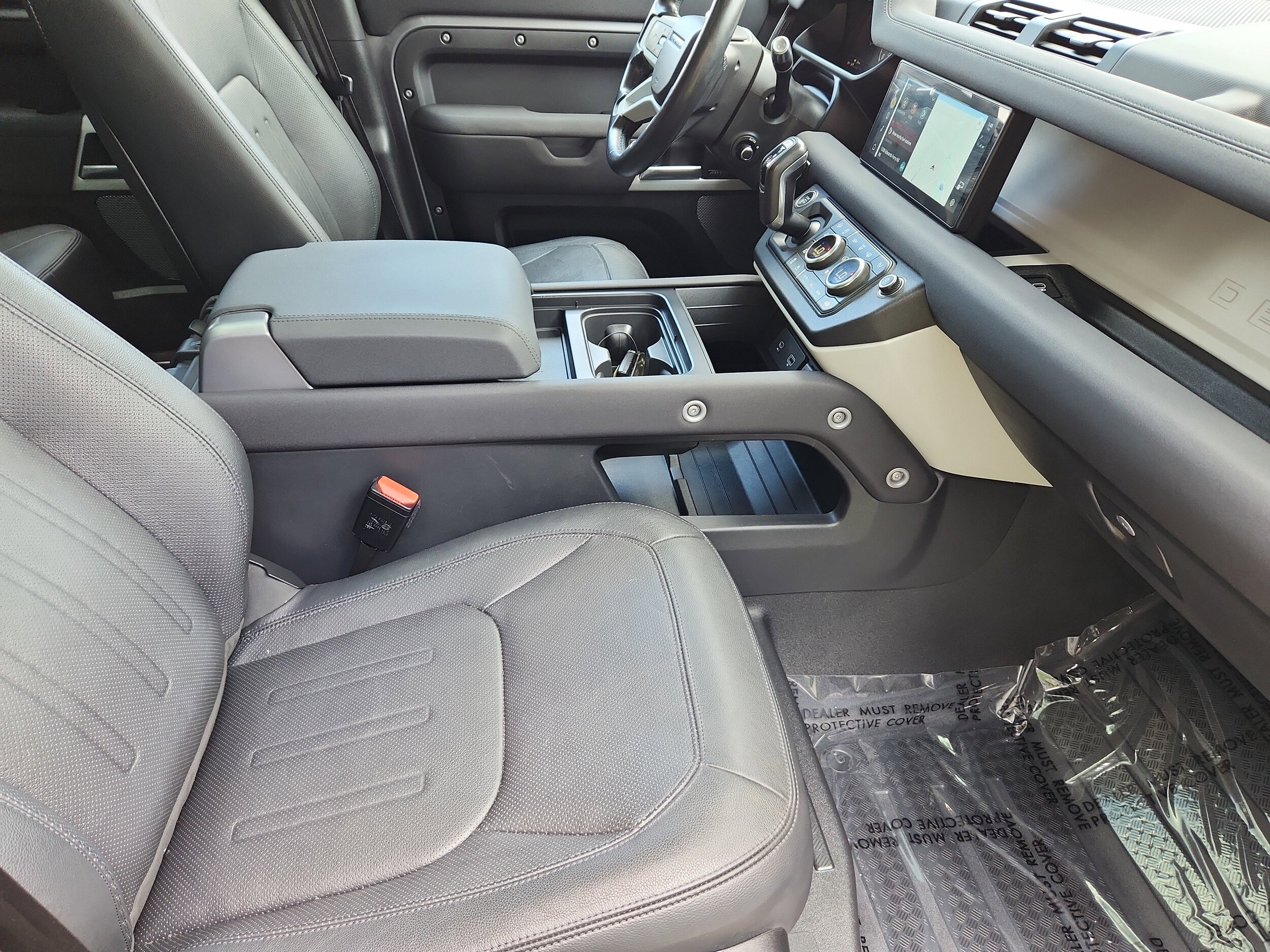 2022 Land Rover Defender SE photo 3