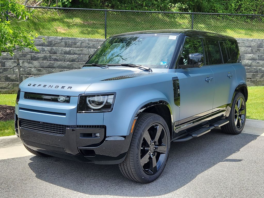 2026 Land Rover Defender 110 X-Dynamic SE P500's photo