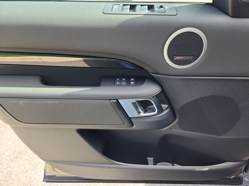 2025 Land Rover Discovery S - Photo 24